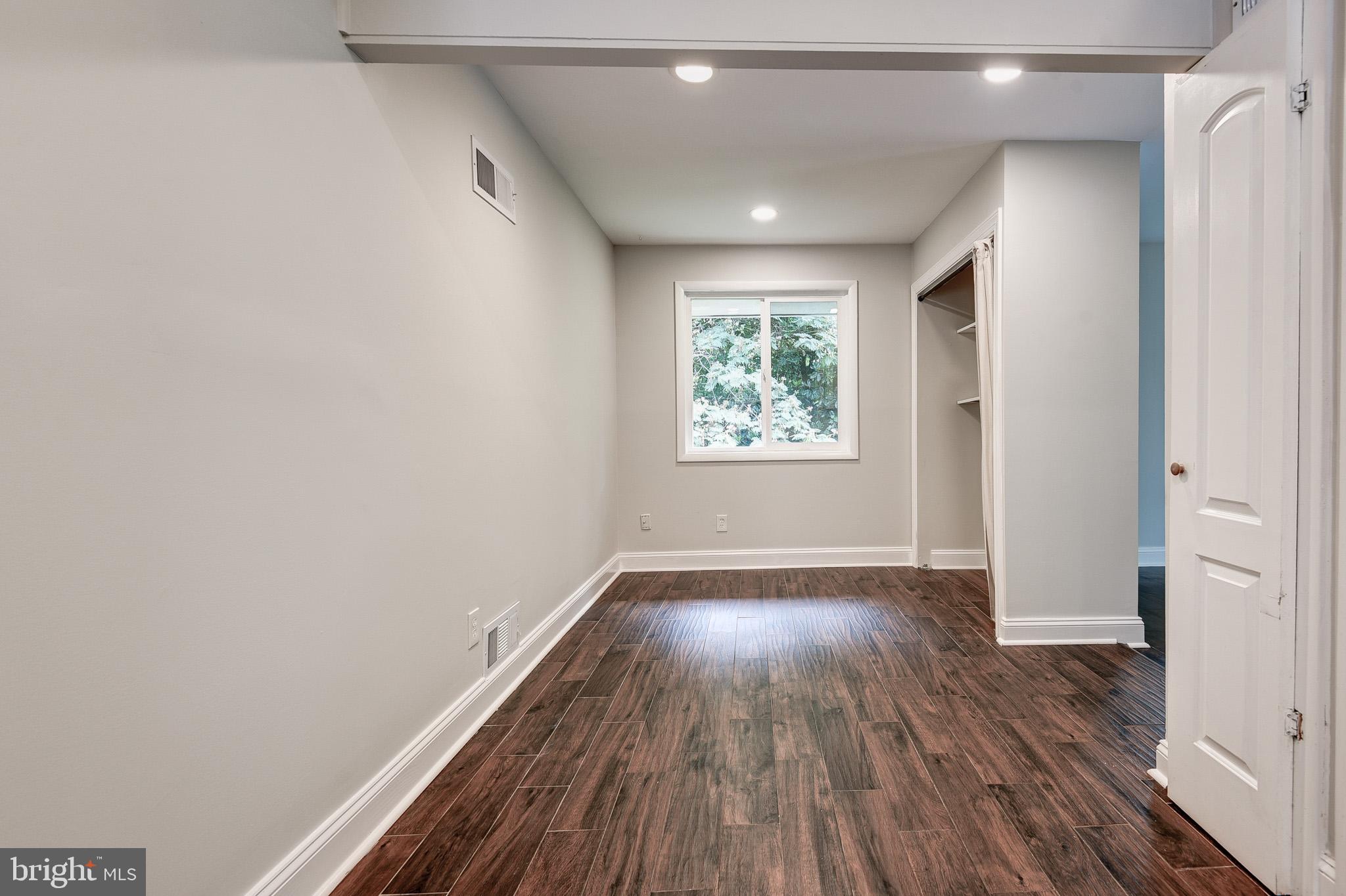 BANNOCKBURN ESTATES - Residential