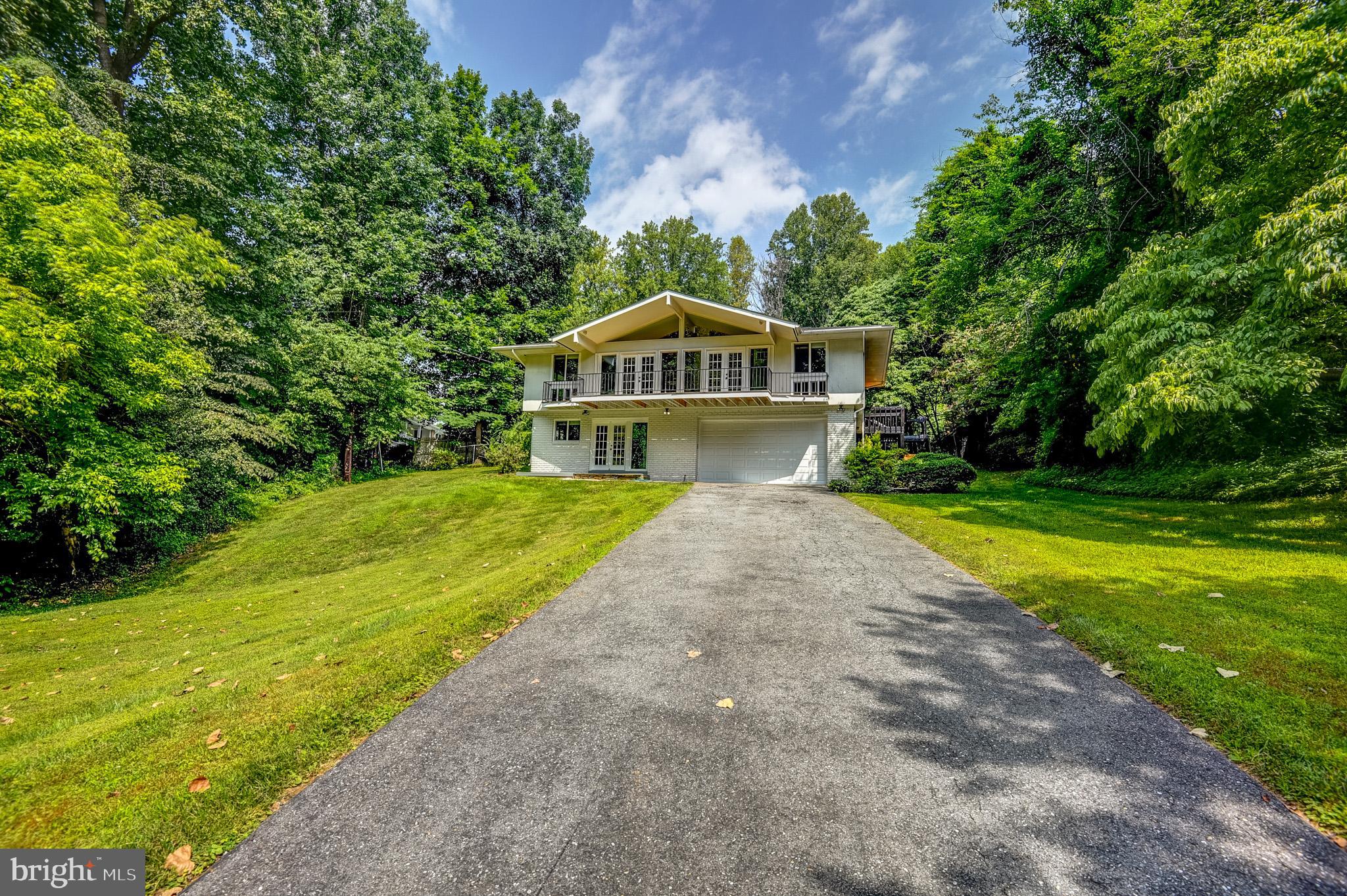 BANNOCKBURN ESTATES - Residential