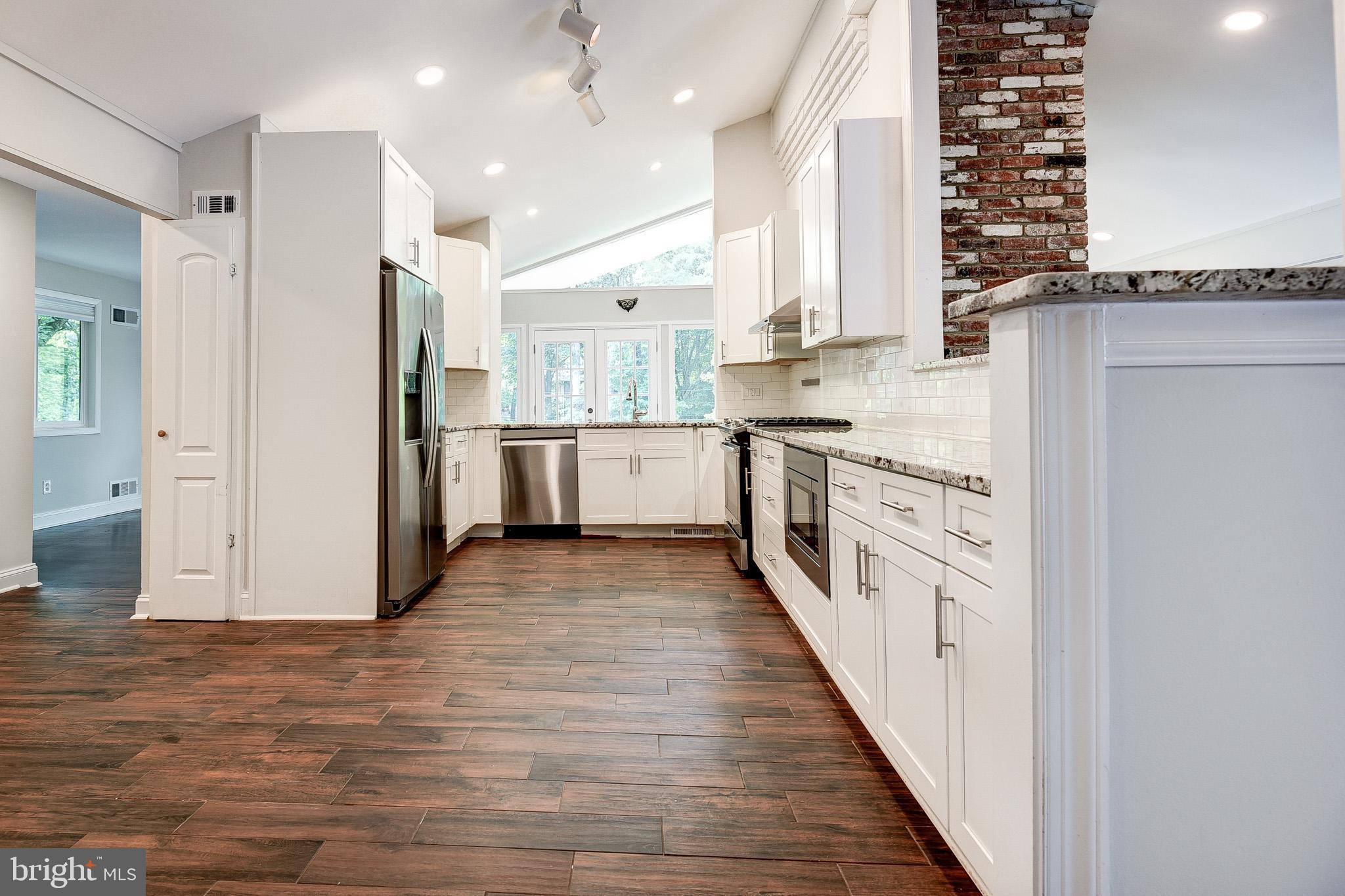 BANNOCKBURN ESTATES - Residential