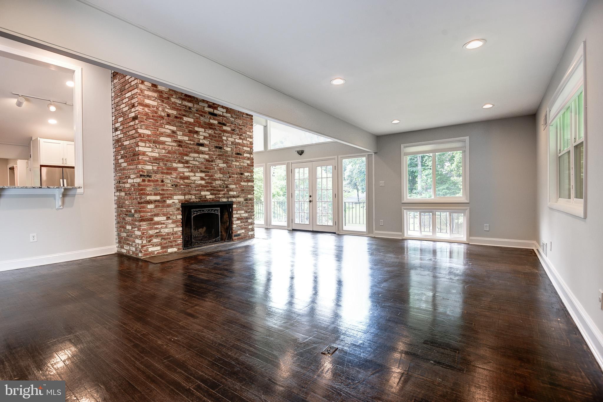 BANNOCKBURN ESTATES - Residential