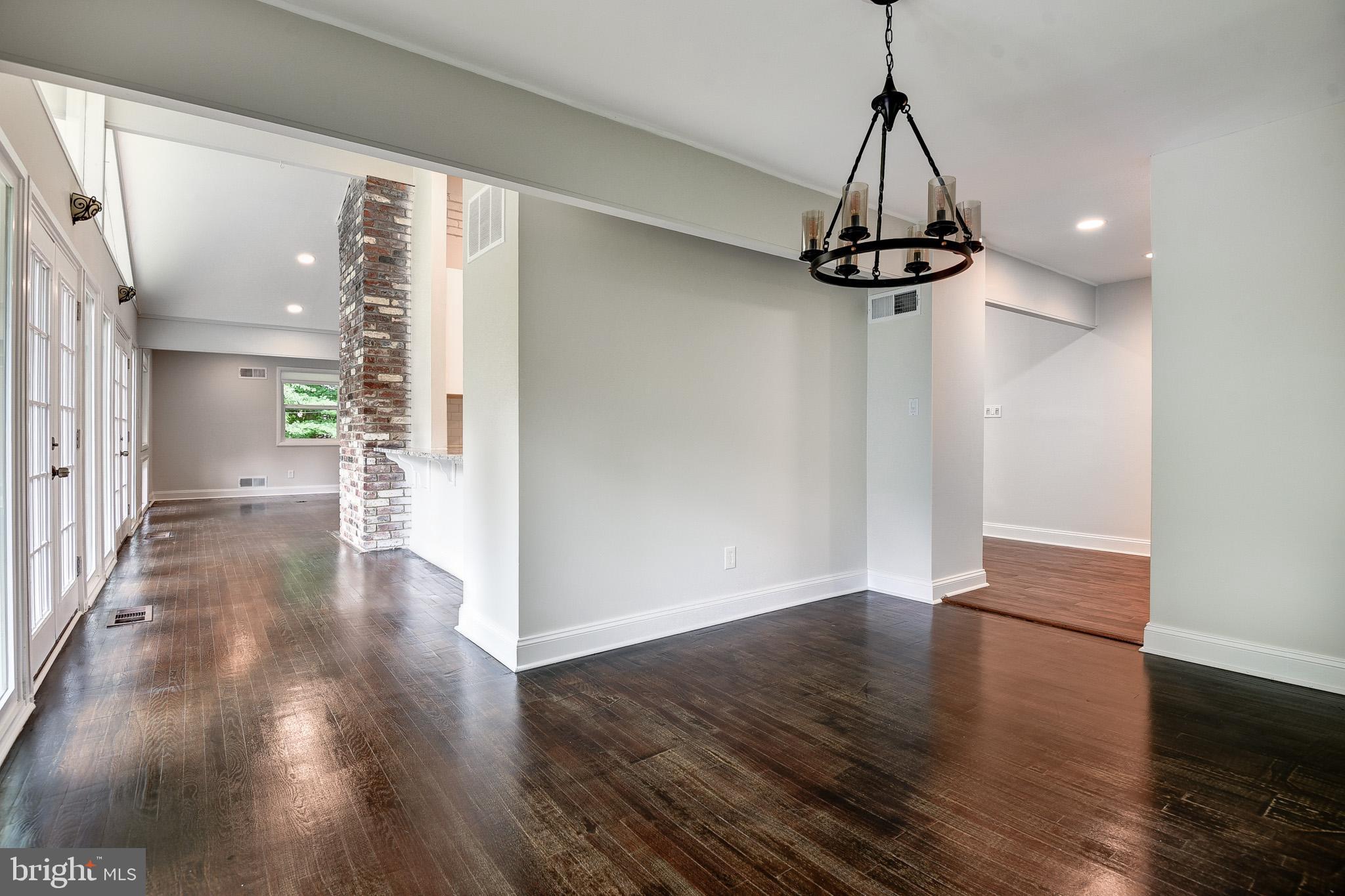 BANNOCKBURN ESTATES - Residential