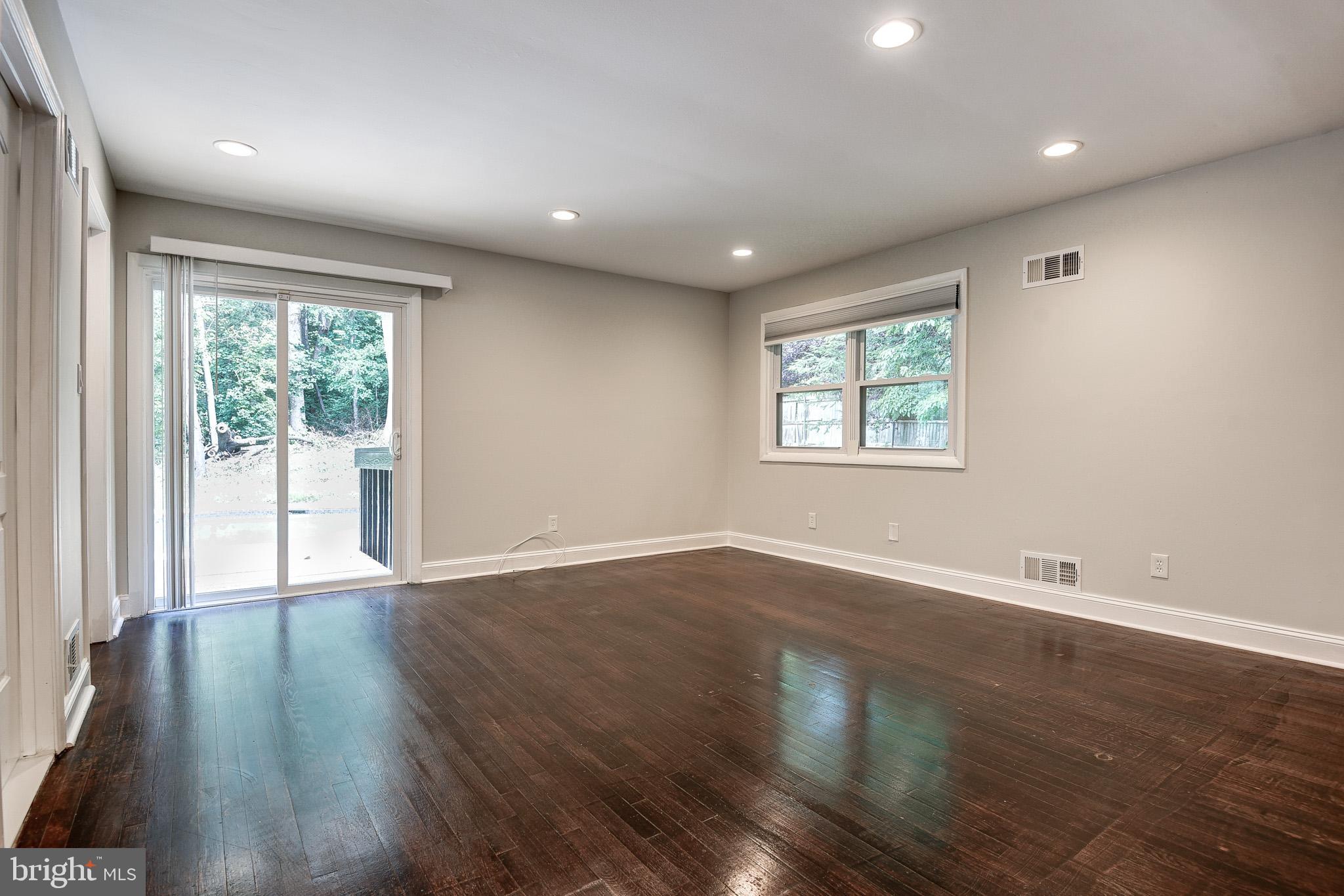 BANNOCKBURN ESTATES - Residential
