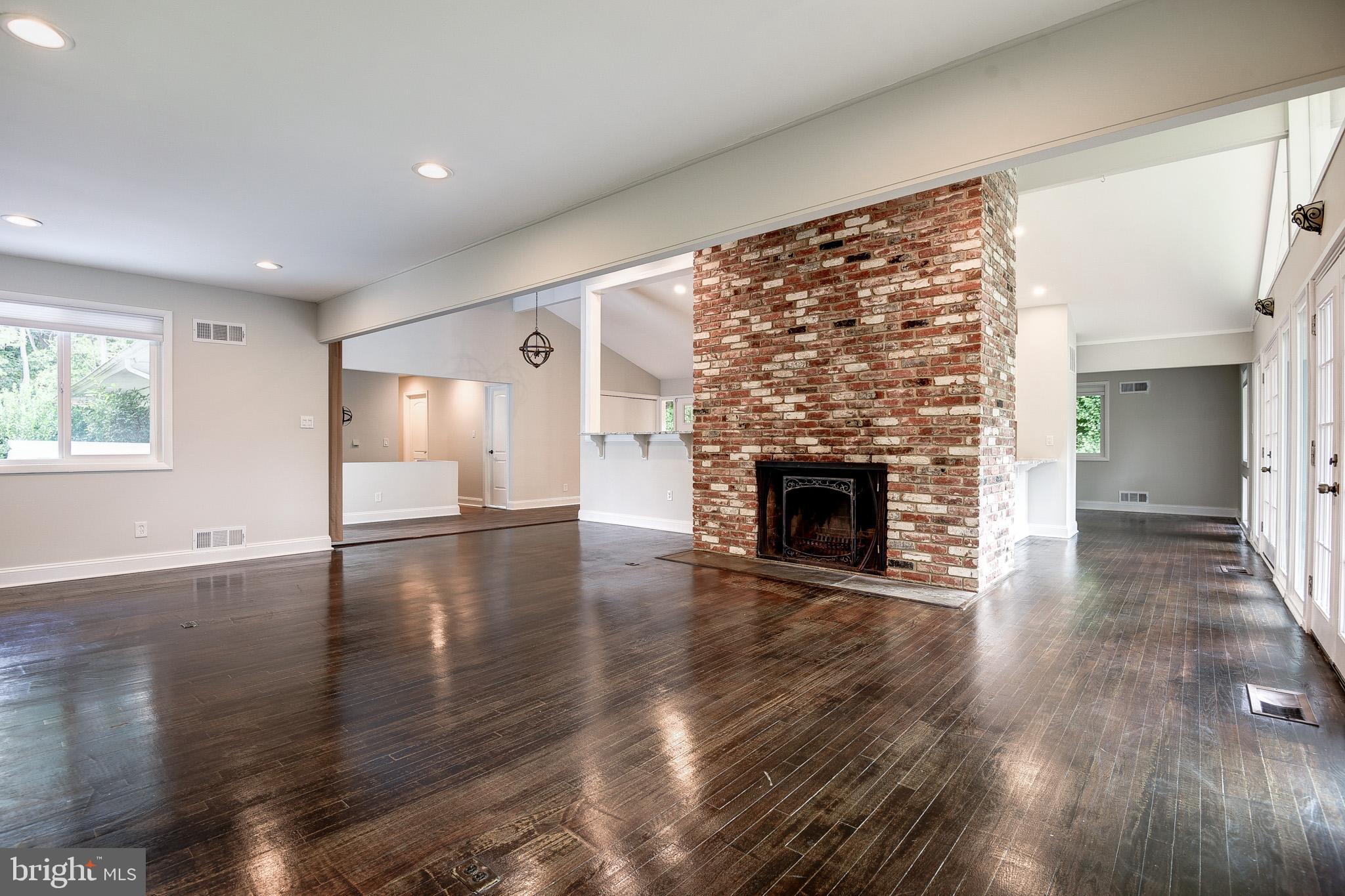BANNOCKBURN ESTATES - Residential