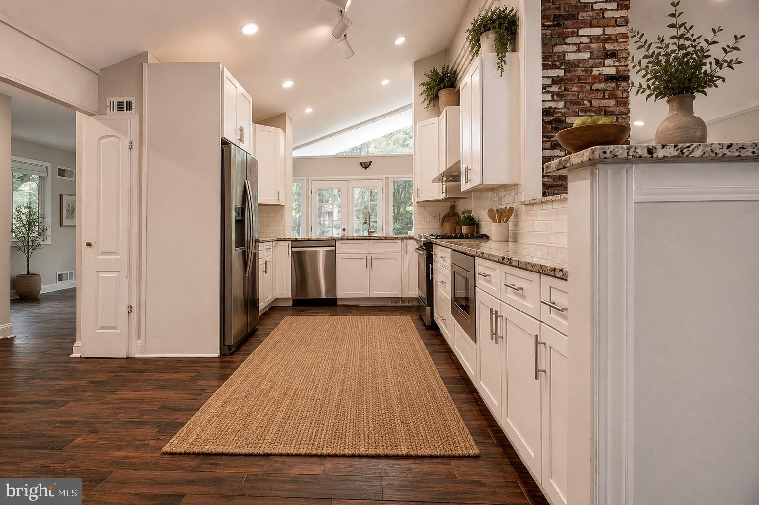 BANNOCKBURN ESTATES - Residential