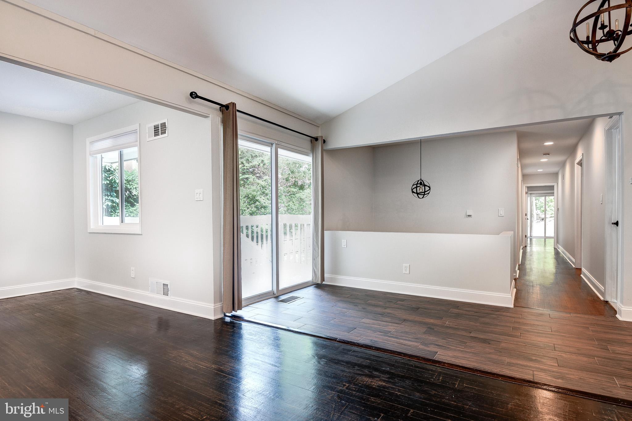 BANNOCKBURN ESTATES - Residential