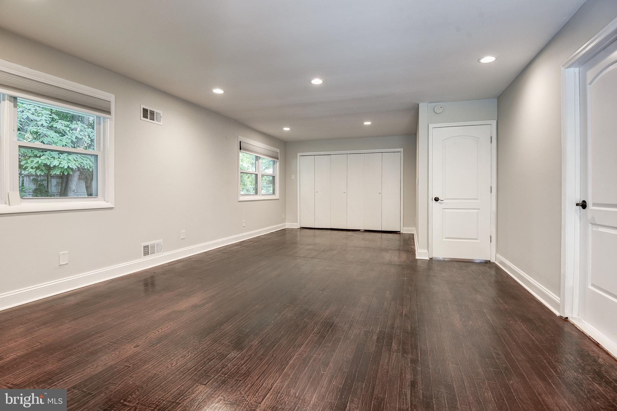 BANNOCKBURN ESTATES - Residential