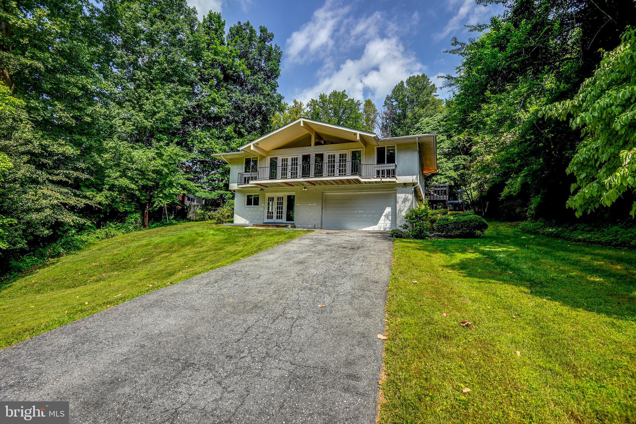 BANNOCKBURN ESTATES - Residential