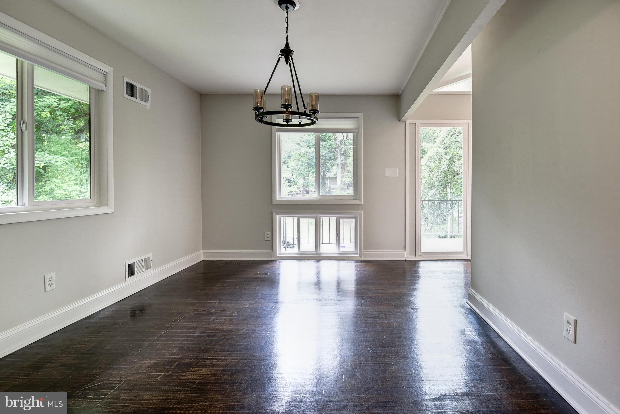 BANNOCKBURN ESTATES - Residential