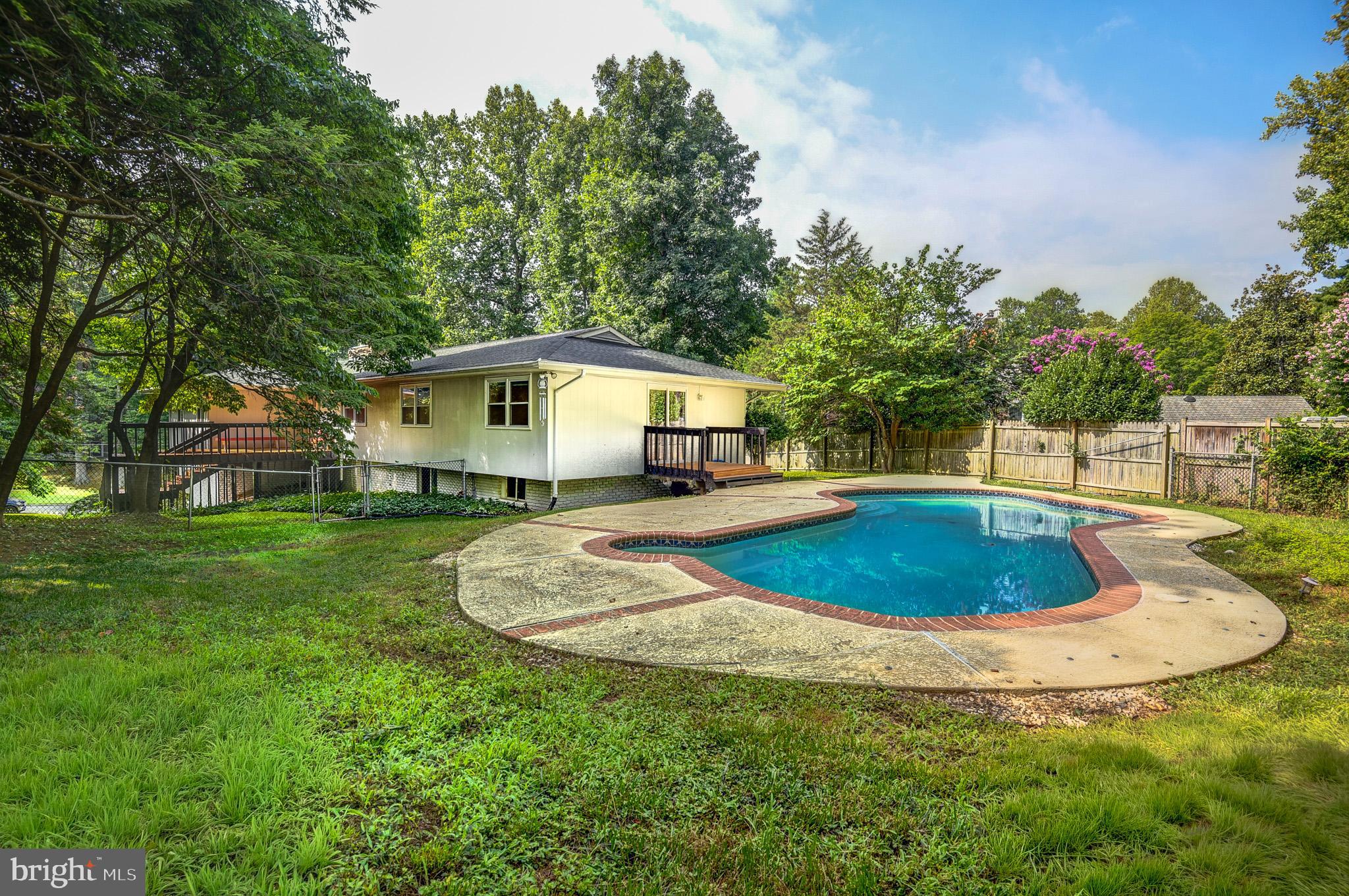 BANNOCKBURN ESTATES - Residential