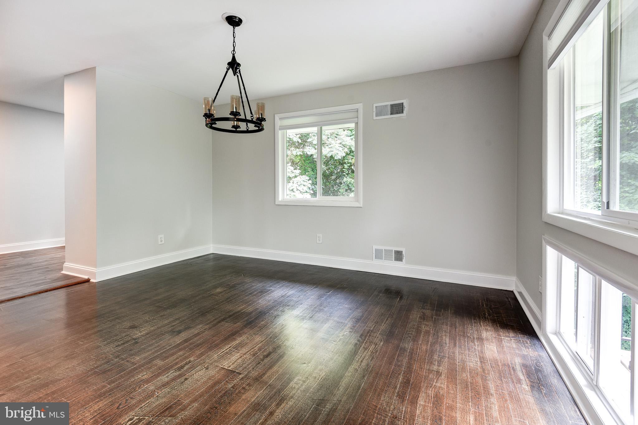 BANNOCKBURN ESTATES - Residential