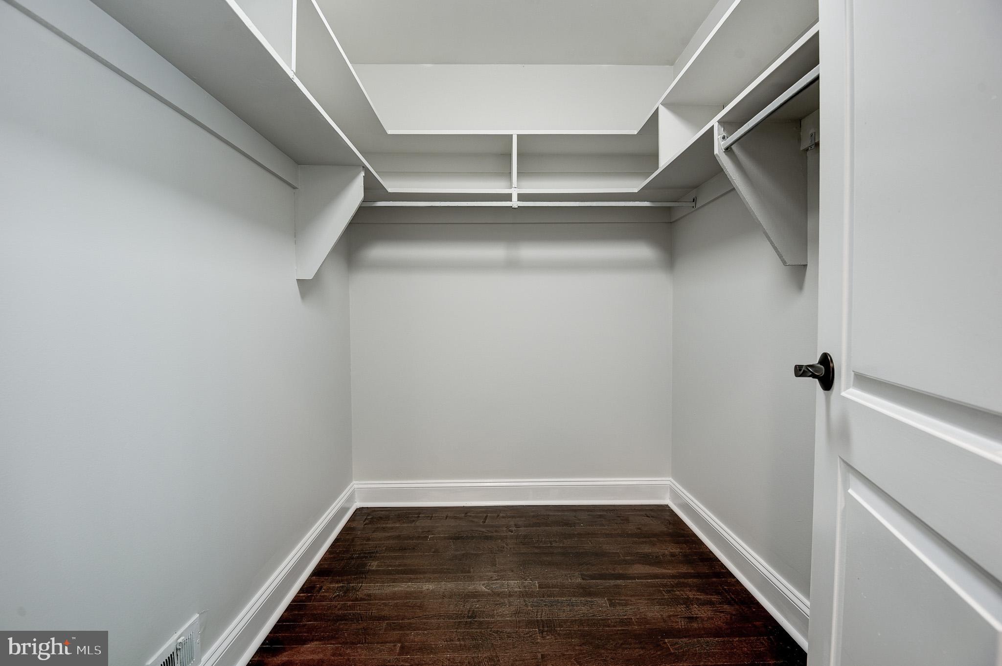 BANNOCKBURN ESTATES - Residential