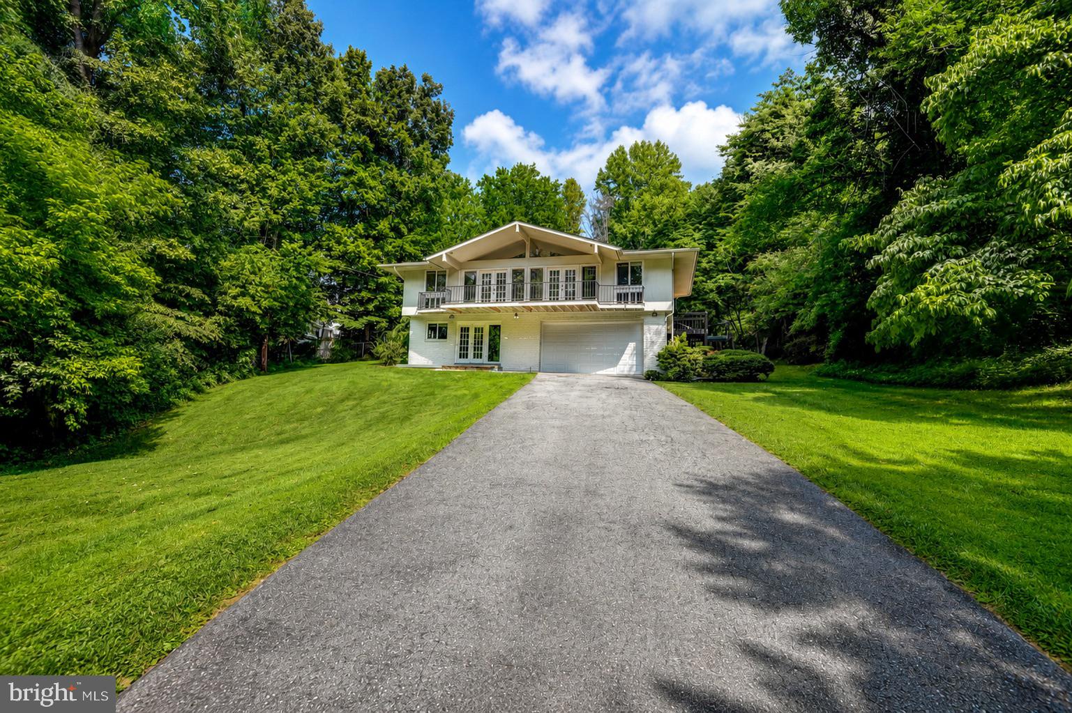 BANNOCKBURN ESTATES - Residential