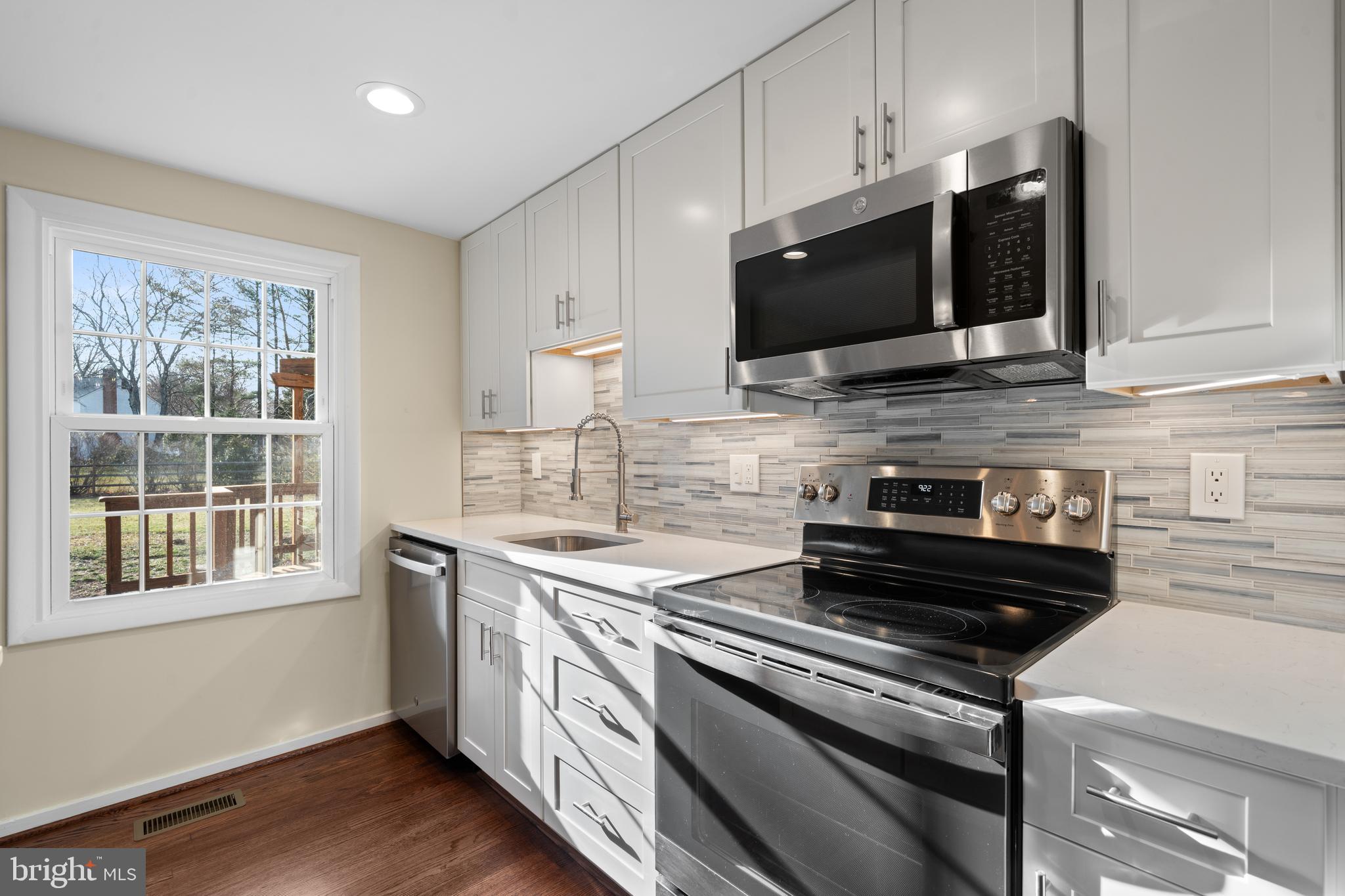 FOX MILL ESTATES - Residential