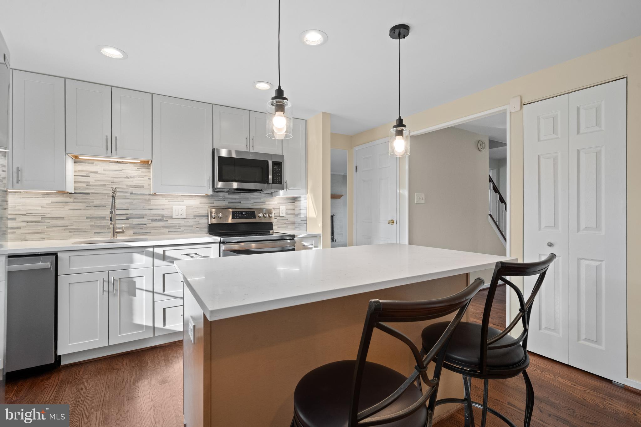 FOX MILL ESTATES - Residential