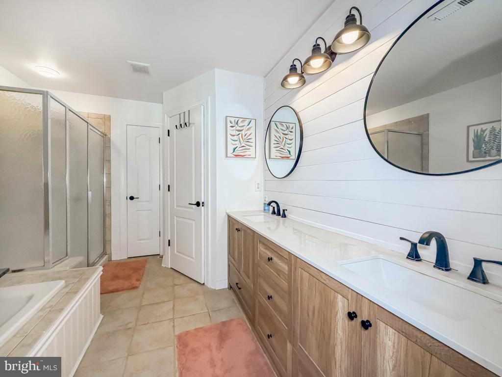 TH AT HERITAGE CNTR - Residential