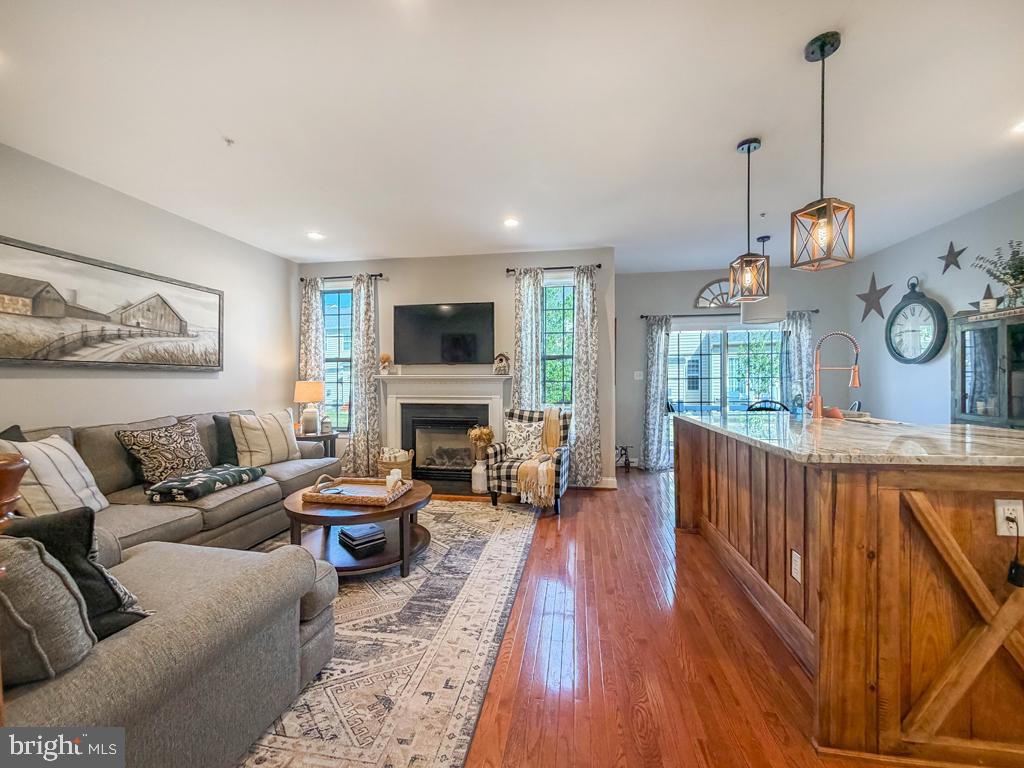 TH AT HERITAGE CNTR - Residential
