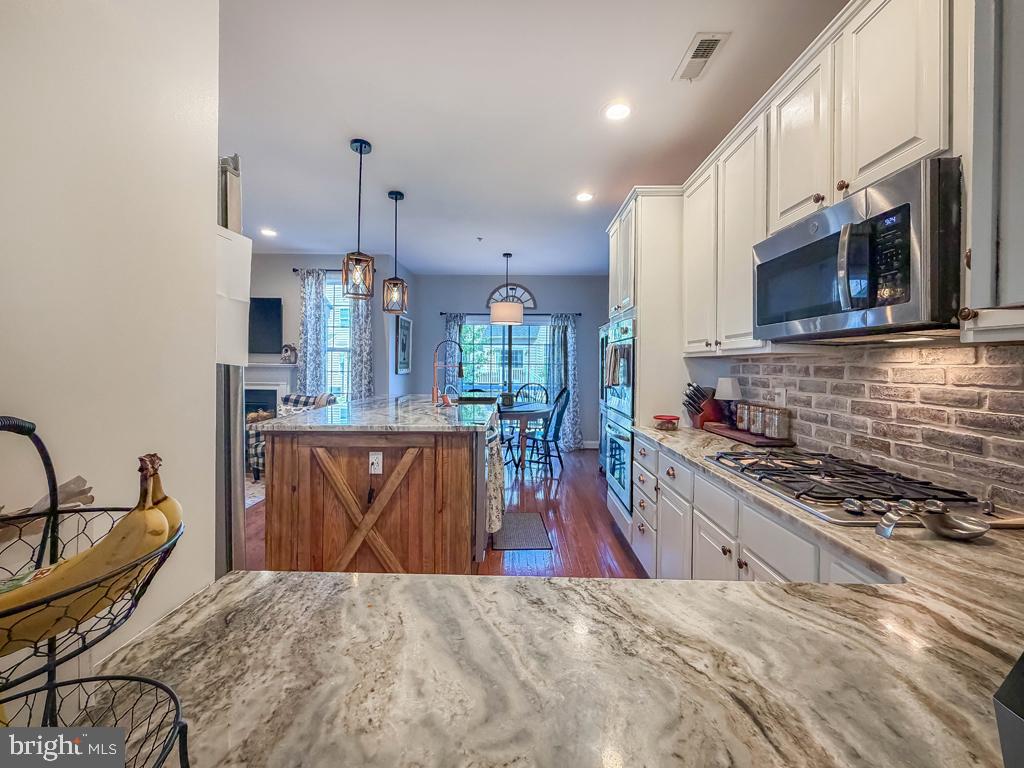 TH AT HERITAGE CNTR - Residential