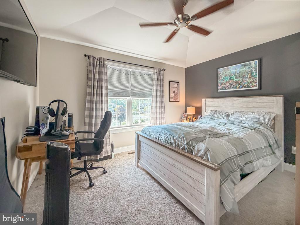 TH AT HERITAGE CNTR - Residential