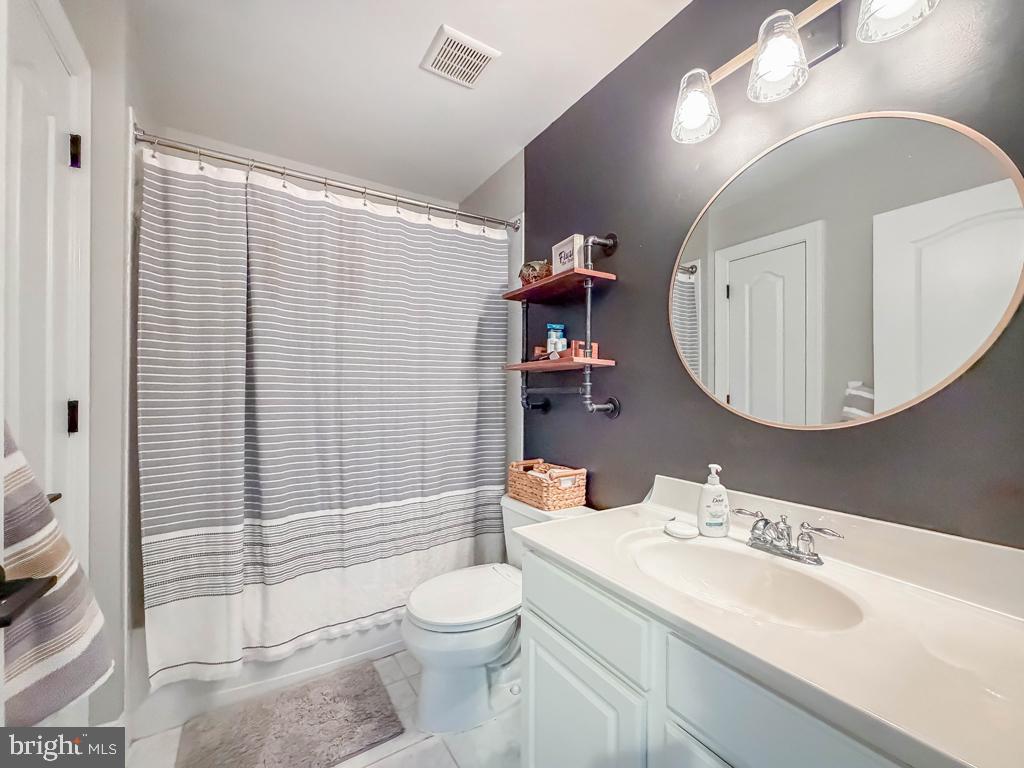 TH AT HERITAGE CNTR - Residential