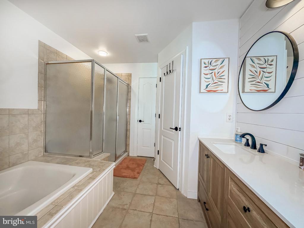 TH AT HERITAGE CNTR - Residential