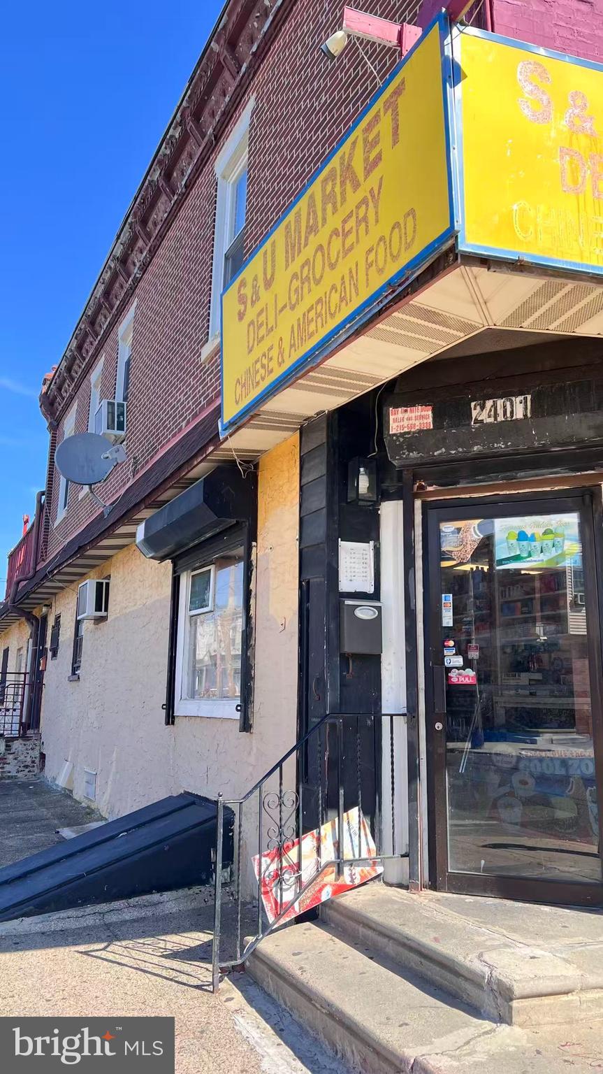 Building for sale with Deli business around the Richmond area, This is well- Established business with Deli Store, cross street is baseball and football  field. The Sale includes Both business and the real estate, offering an excellent opportunity for investors or owner - operators.