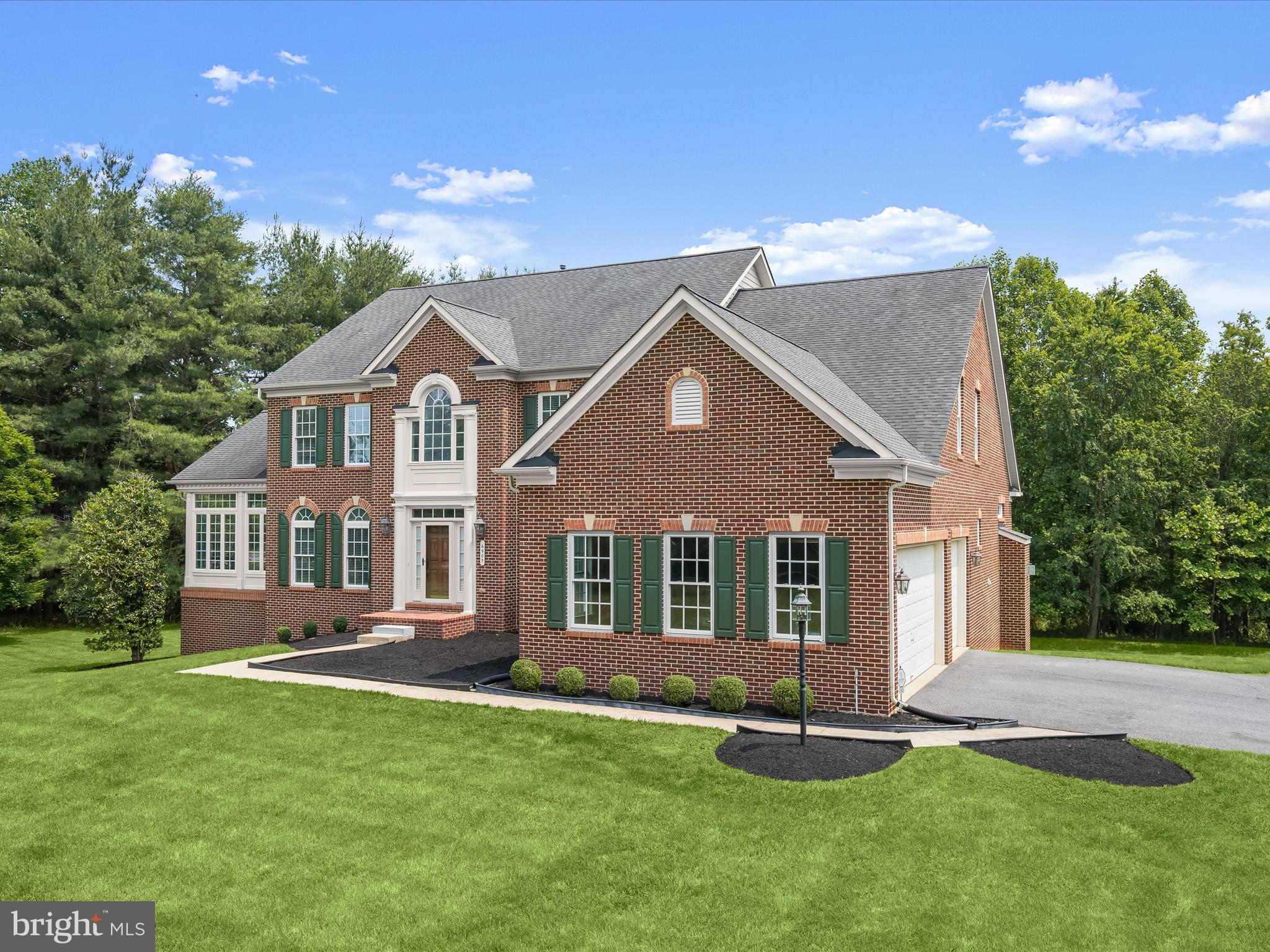 HALL SHOP MANOR - Residential
