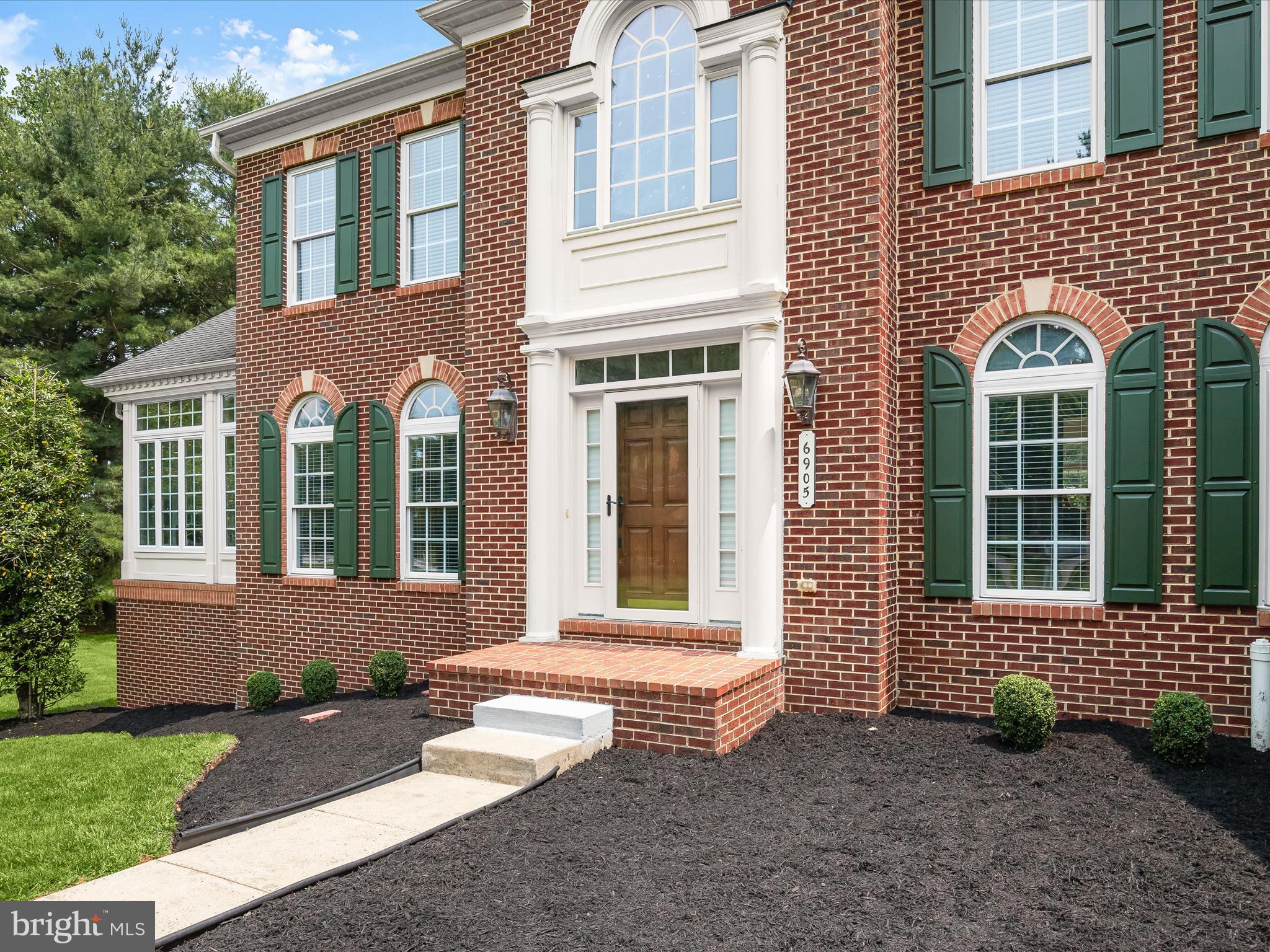 HALL SHOP MANOR - Residential