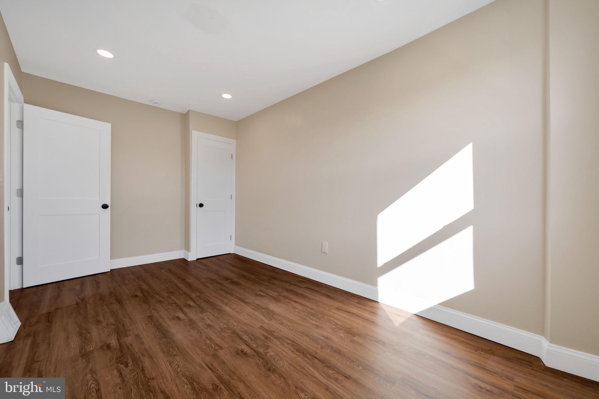 LAWNCREST - Residential