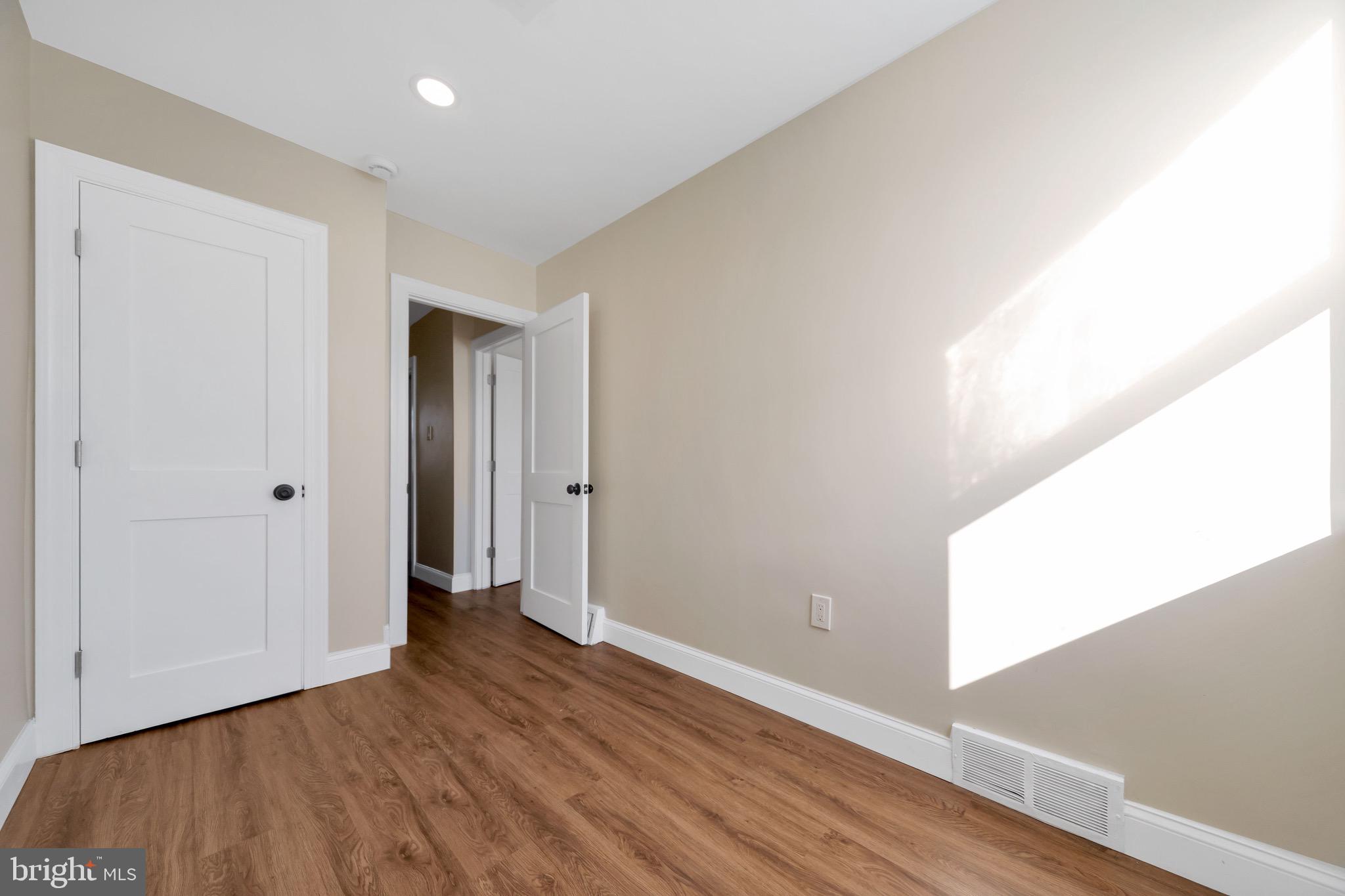LAWNCREST - Residential