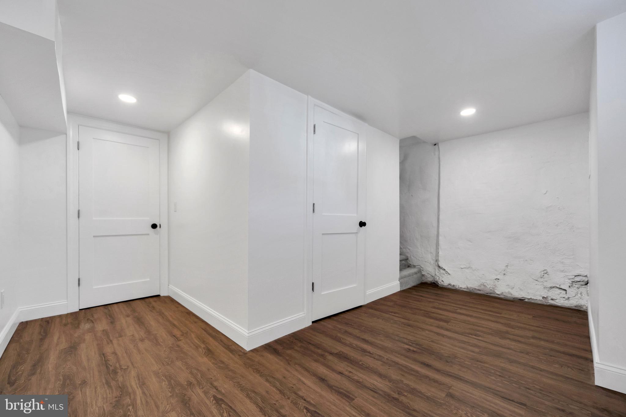 LAWNCREST - Residential