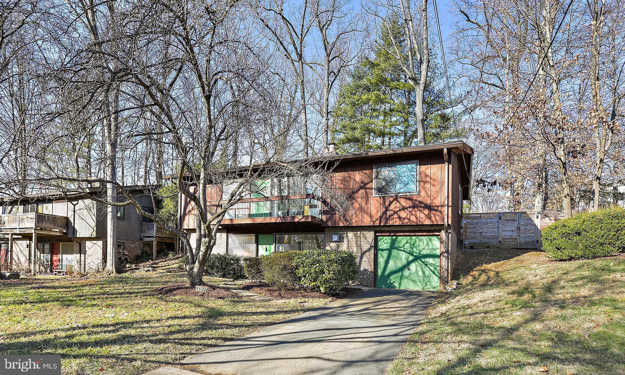 MANOR WOODS - Residential