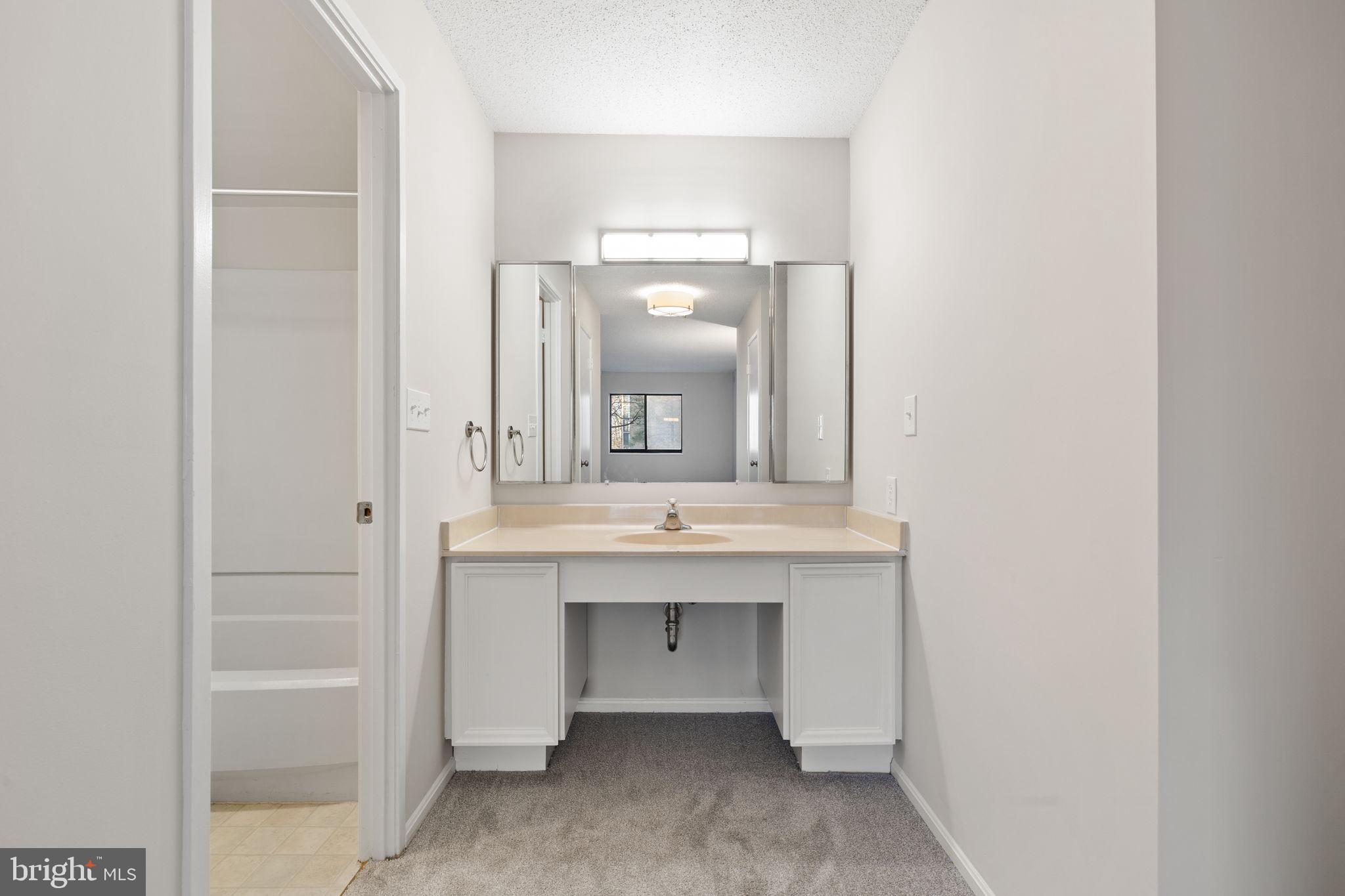 MONTEBELLO - Residential