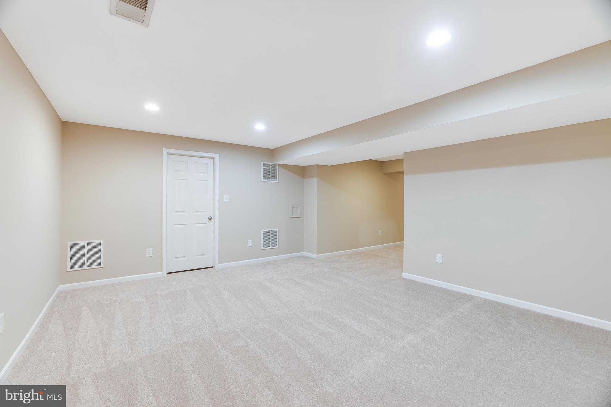 NEW TOWN MEADOWS - Residential Lease