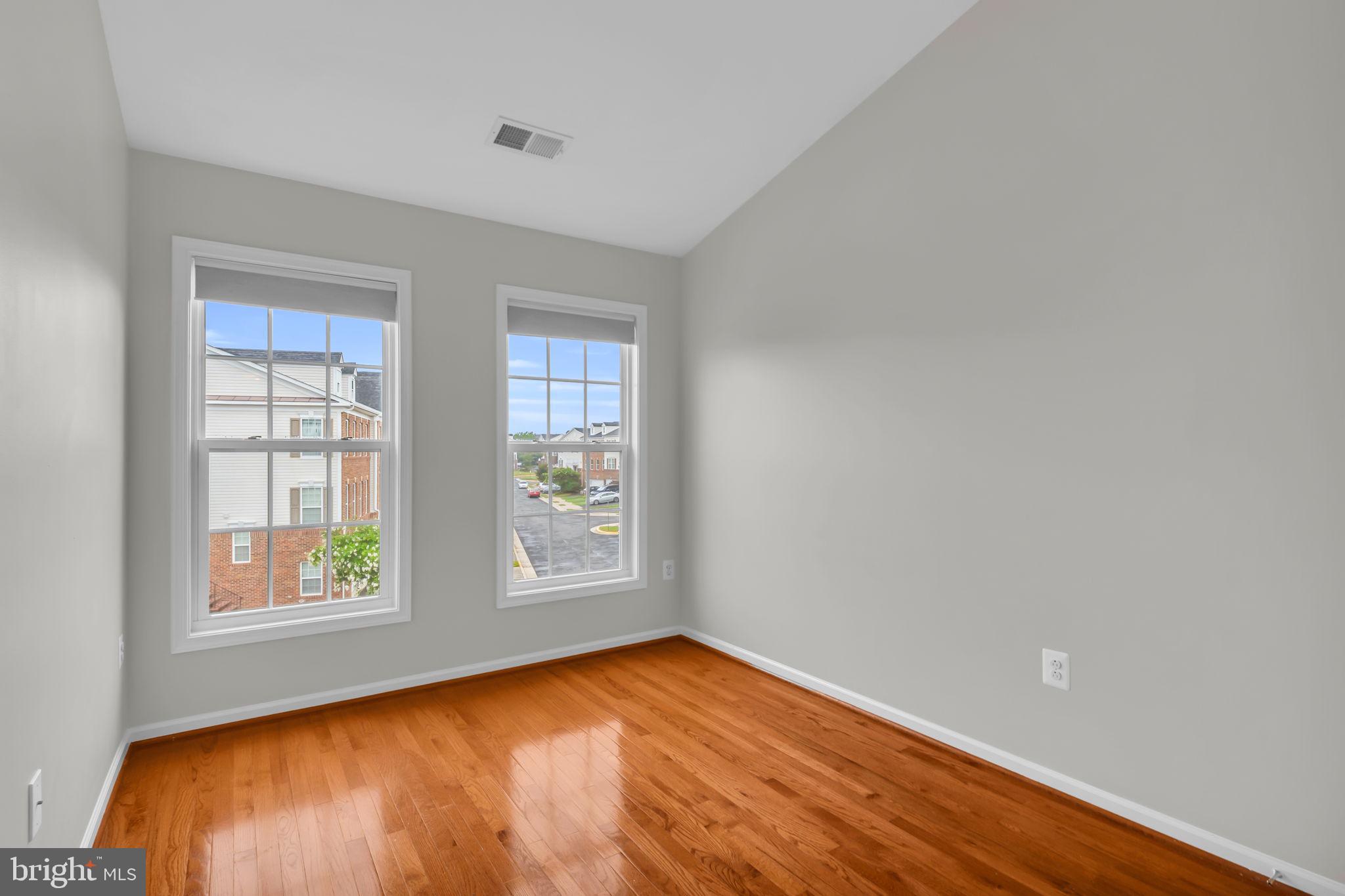 DULLES FARMS COMMUNITY ASSOCIATION - Residential