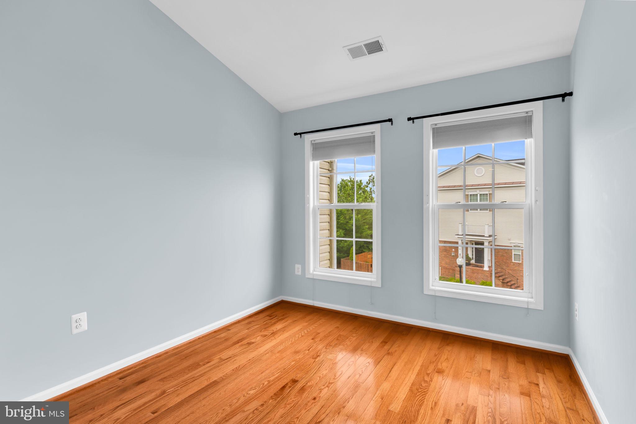 DULLES FARMS COMMUNITY ASSOCIATION - Residential