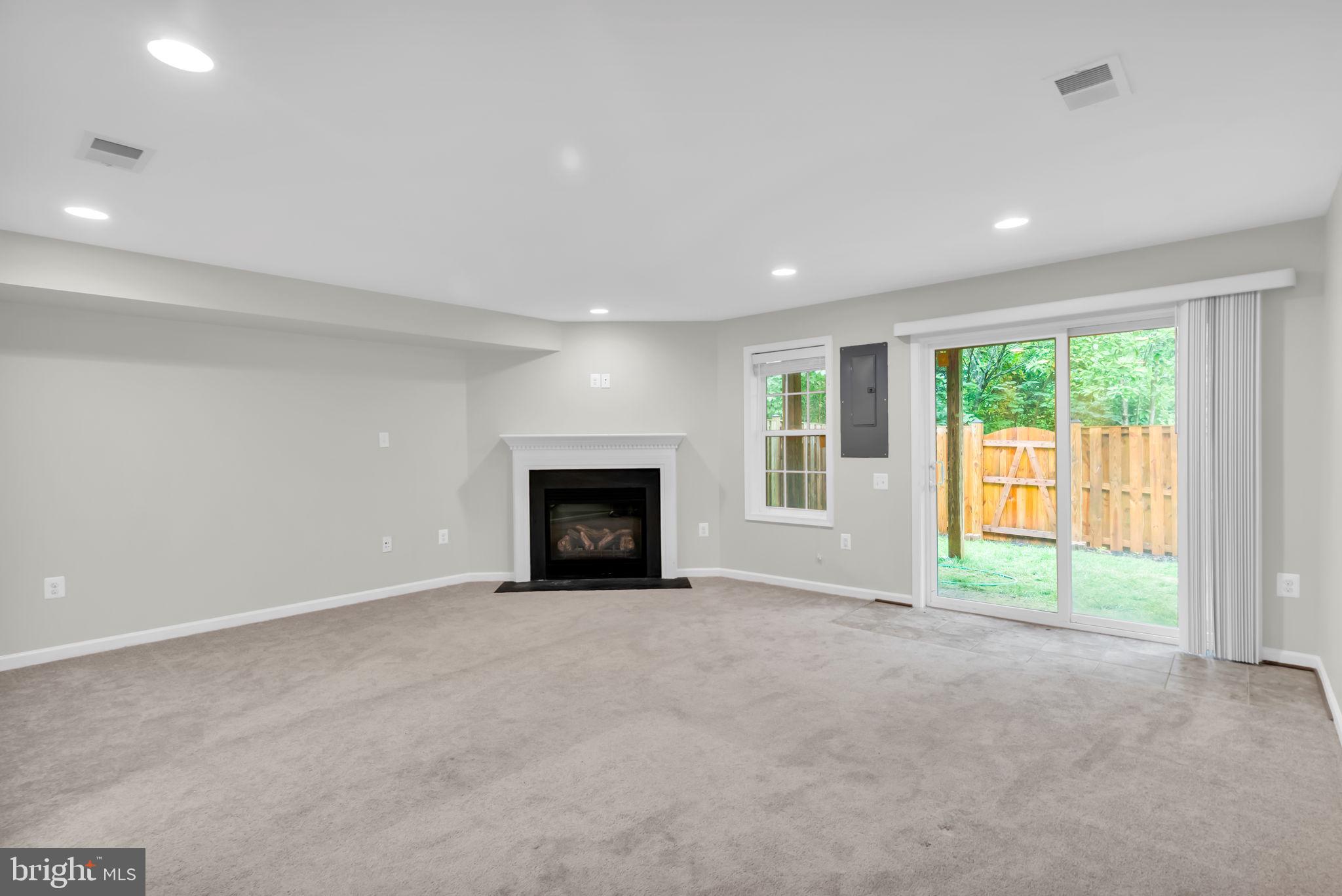 DULLES FARMS COMMUNITY ASSOCIATION - Residential