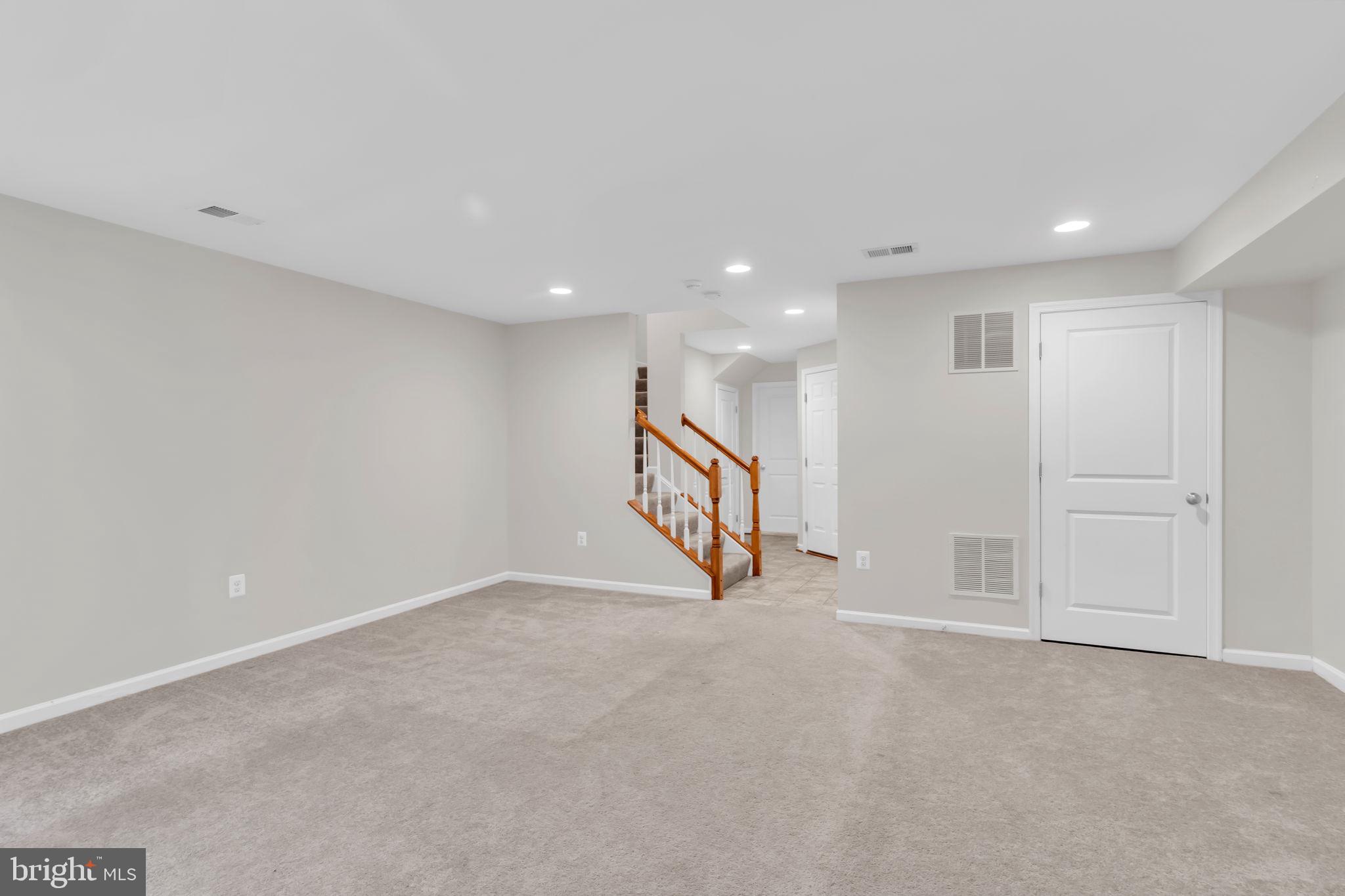 DULLES FARMS COMMUNITY ASSOCIATION - Residential