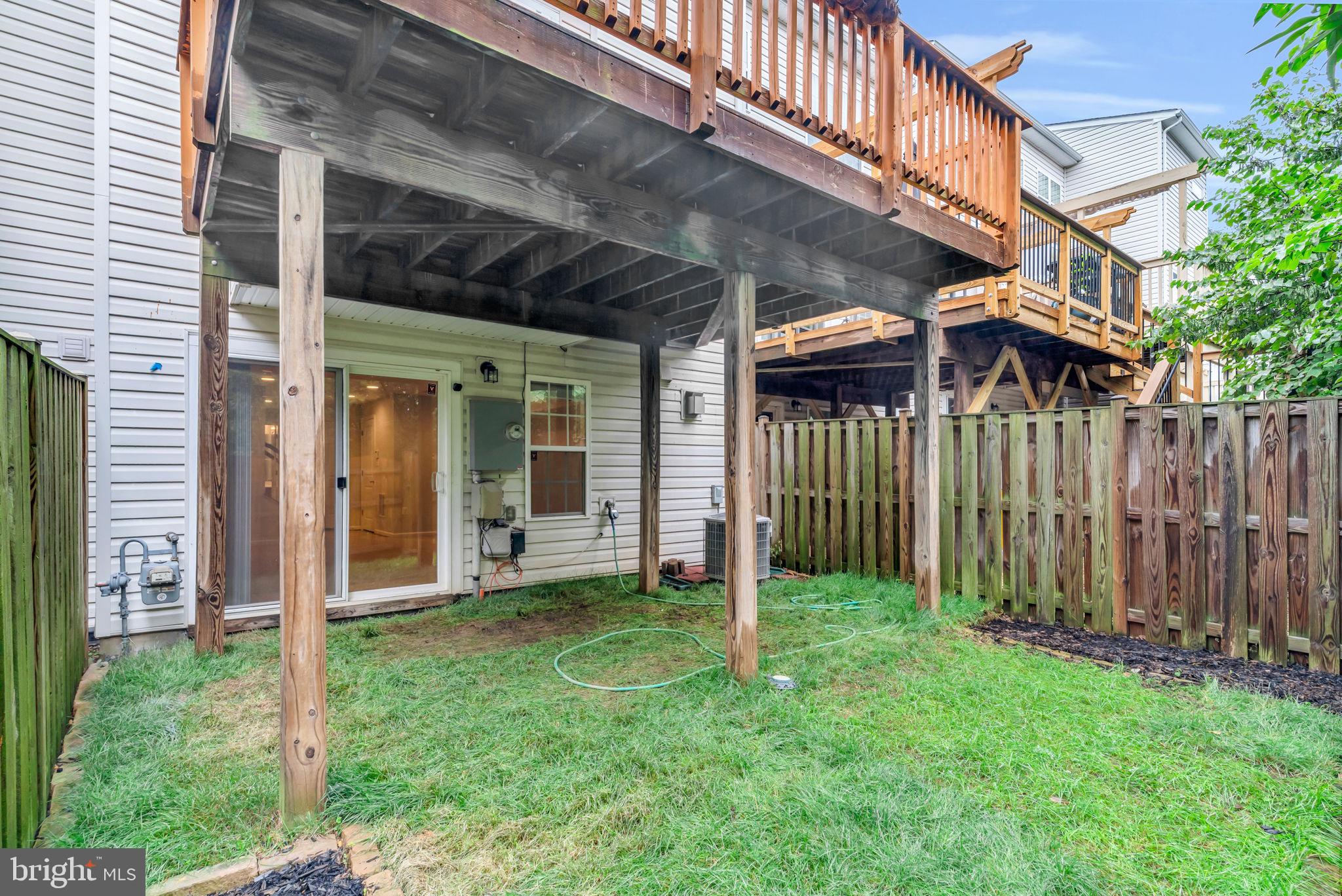 DULLES FARMS COMMUNITY ASSOCIATION - Residential