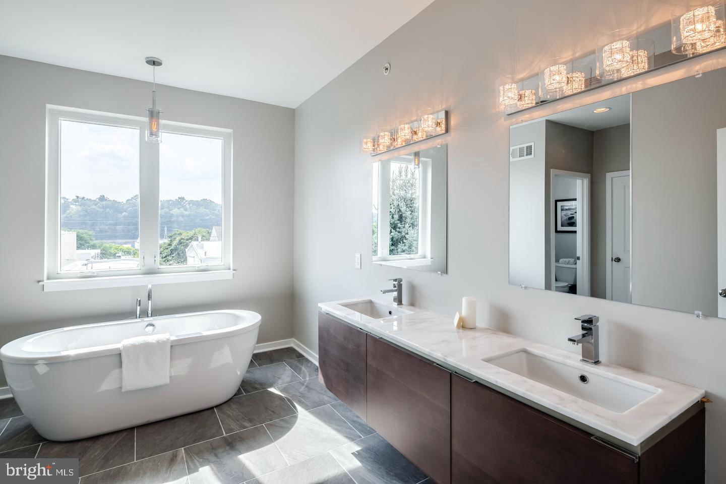 ROXBOROUGH - Residential Lease