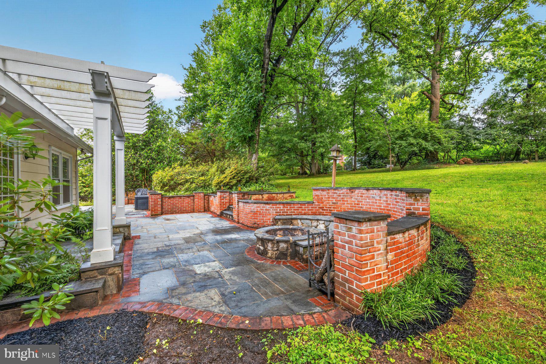 WILLIAMSBURG VILLAGE - Residential
