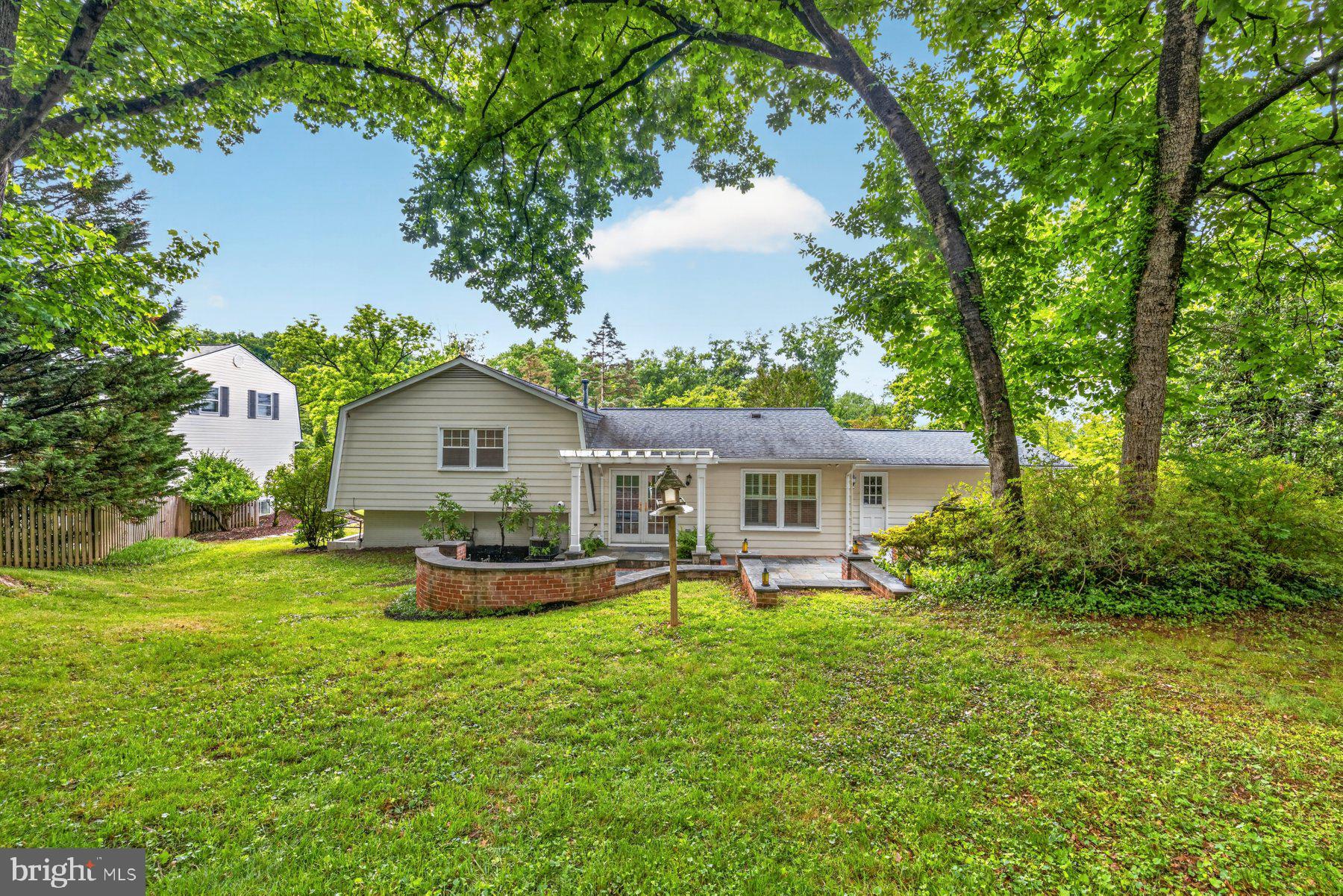 WILLIAMSBURG VILLAGE - Residential