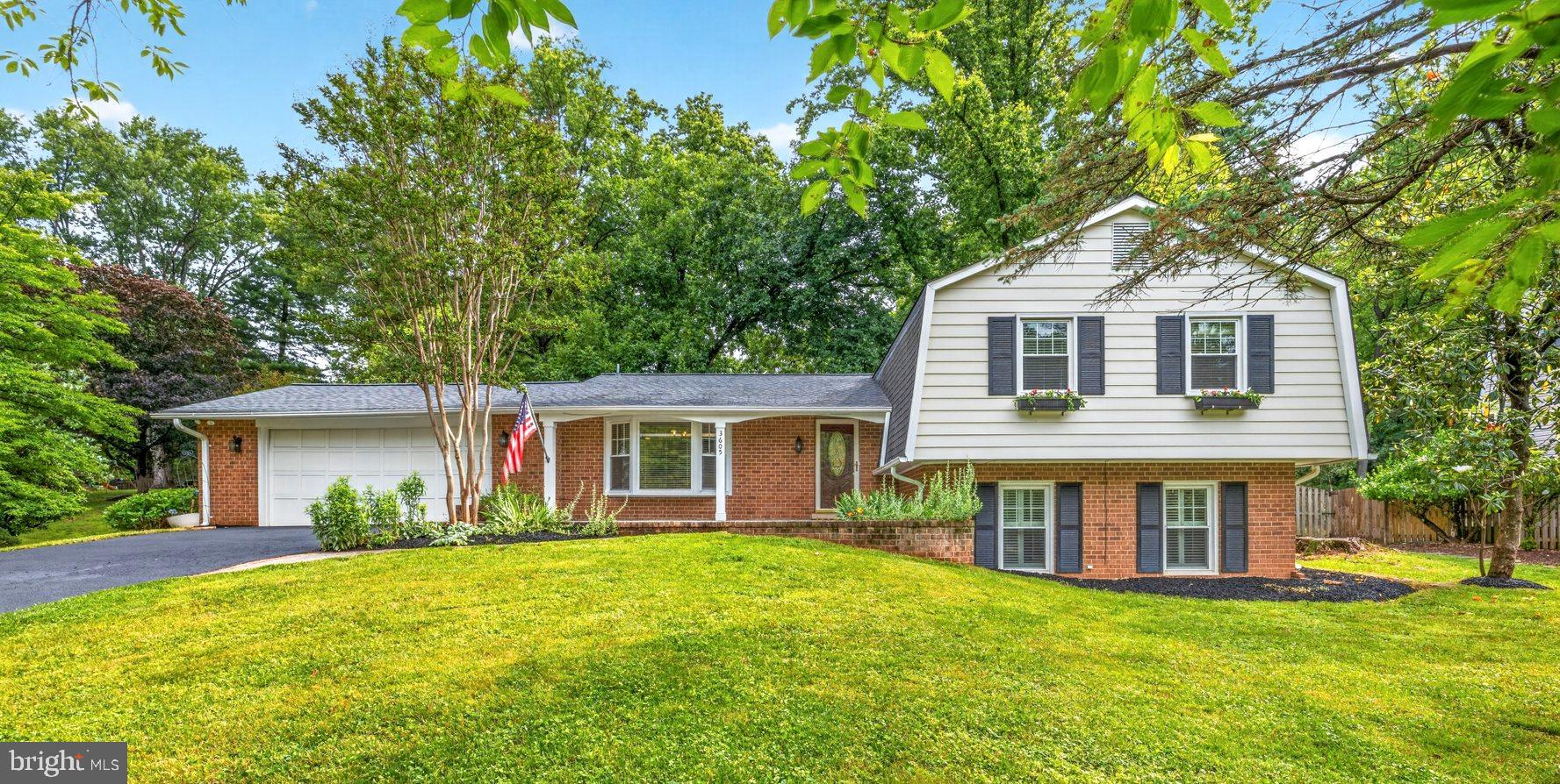 WILLIAMSBURG VILLAGE - Residential