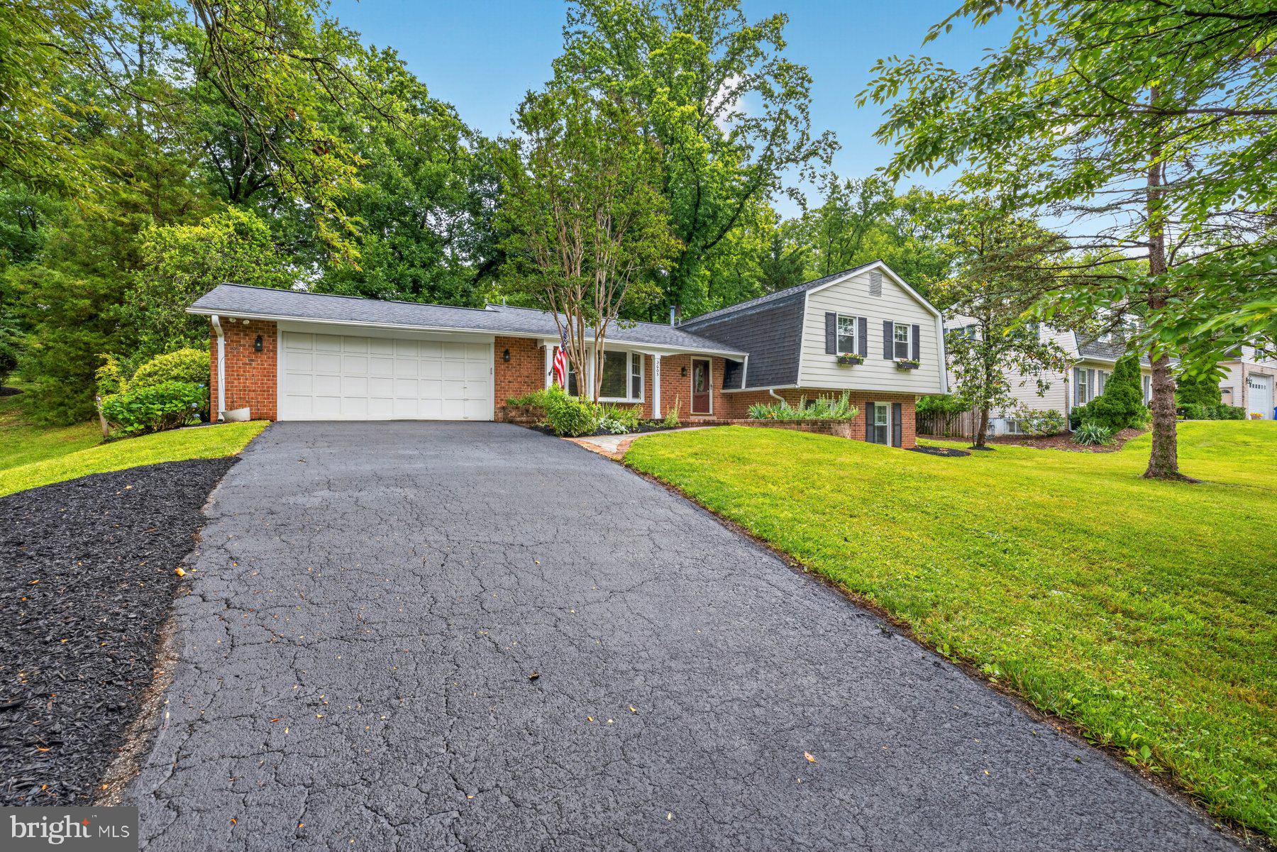 WILLIAMSBURG VILLAGE - Residential