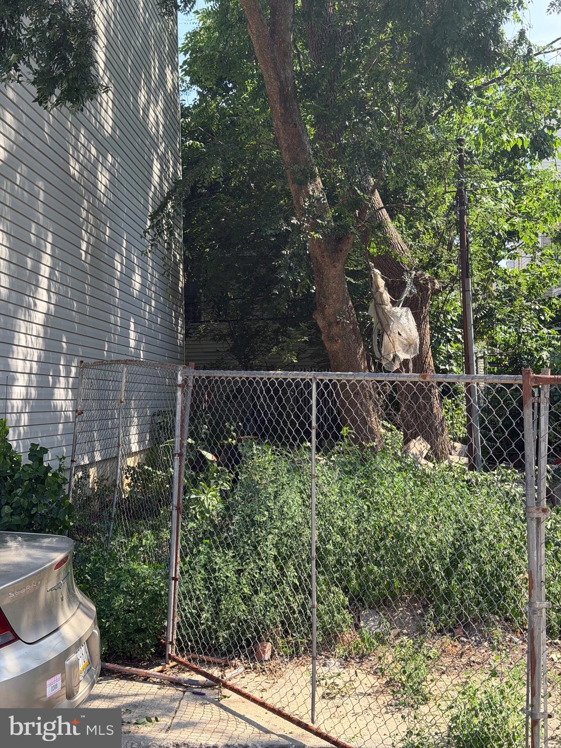 Prime vacant lot in the heart of Point Breeze, offering an excellent opportunity for new construction or investment. Conveniently located on a residential block between S. 27th and S. 28th Streets, with easy access to Center City, Graduate Hospital, local amenities, dining, and public transportation. Bring your vision to life in one of South Philadelphia's most dynamic neighborhoods.