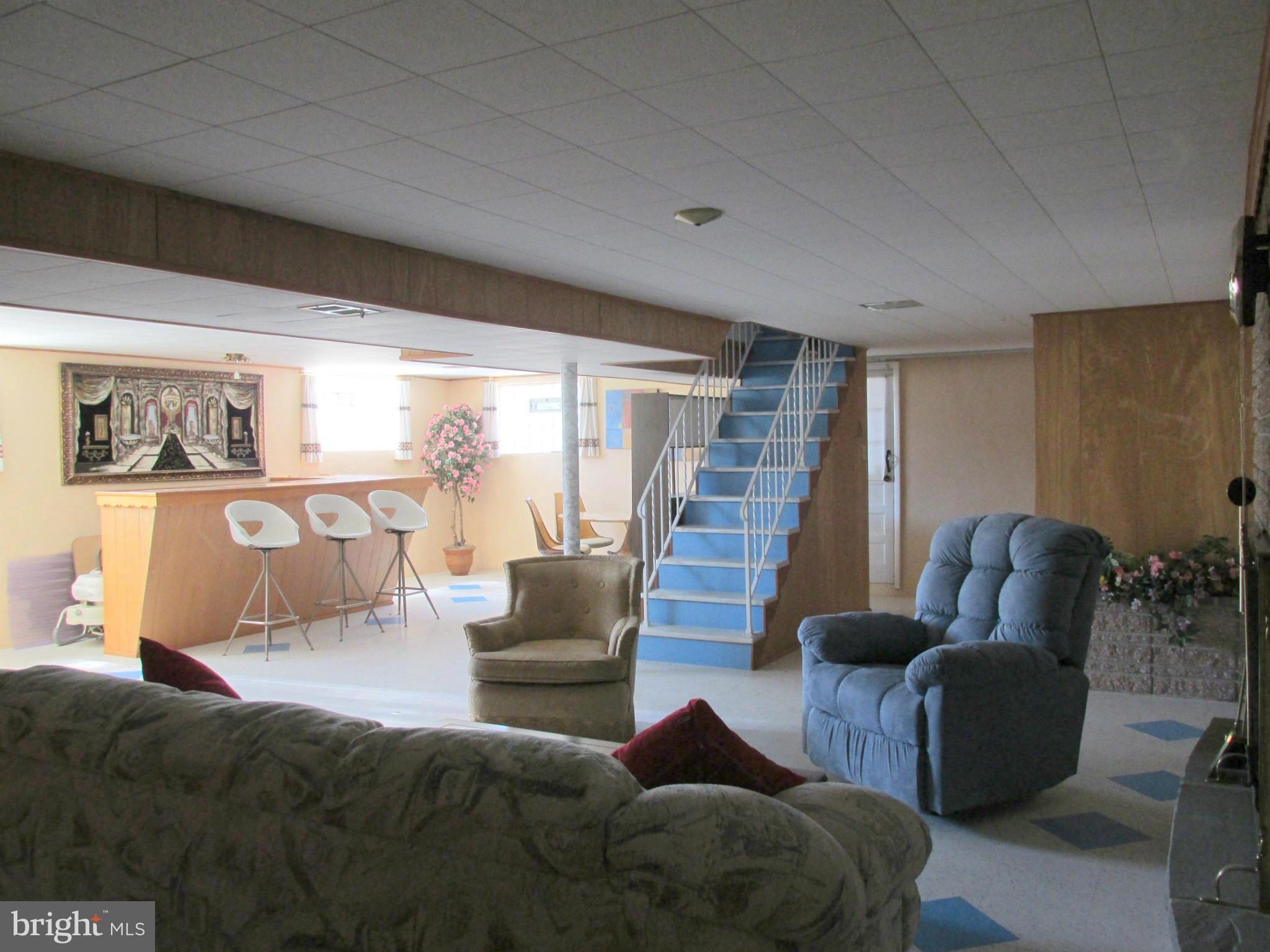 DELVALE MANOR - Residential
