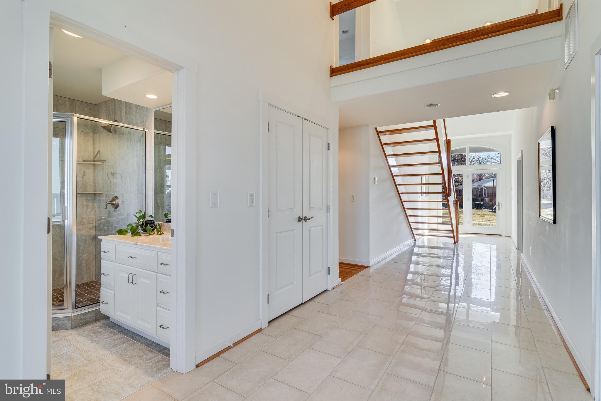 WATERLOO SHORES - Residential