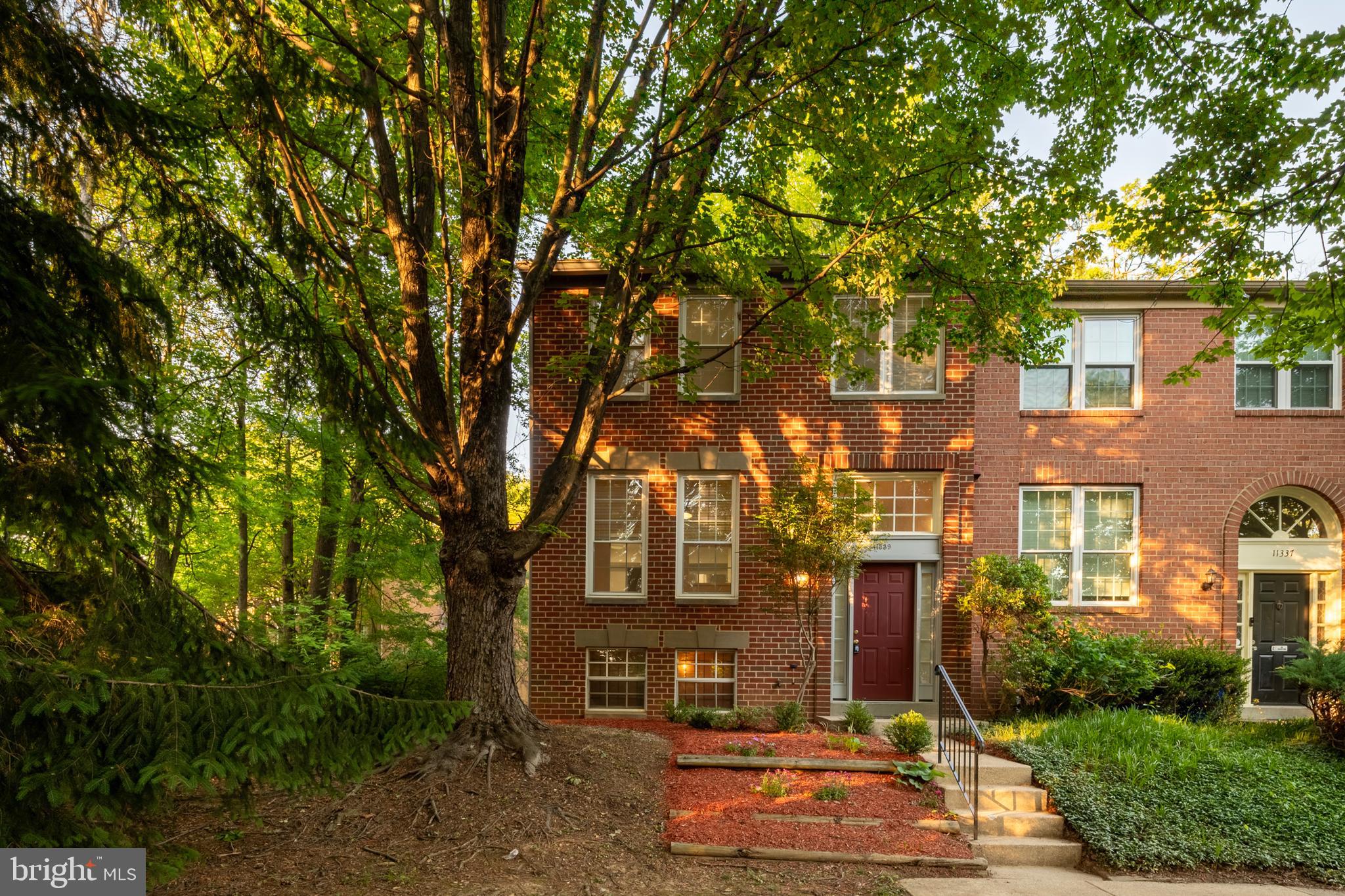 DUMONT OAKS - Residential