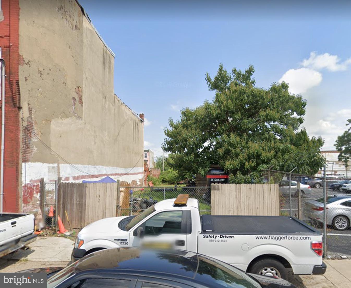 WOW!!!! Investor/Developer alert - 1969sq.ft. RM1 lot conveniently located near subway station and surrounded by shopping.  Add to your investment portfolio and build your next multifamily here! Drive-by today!
