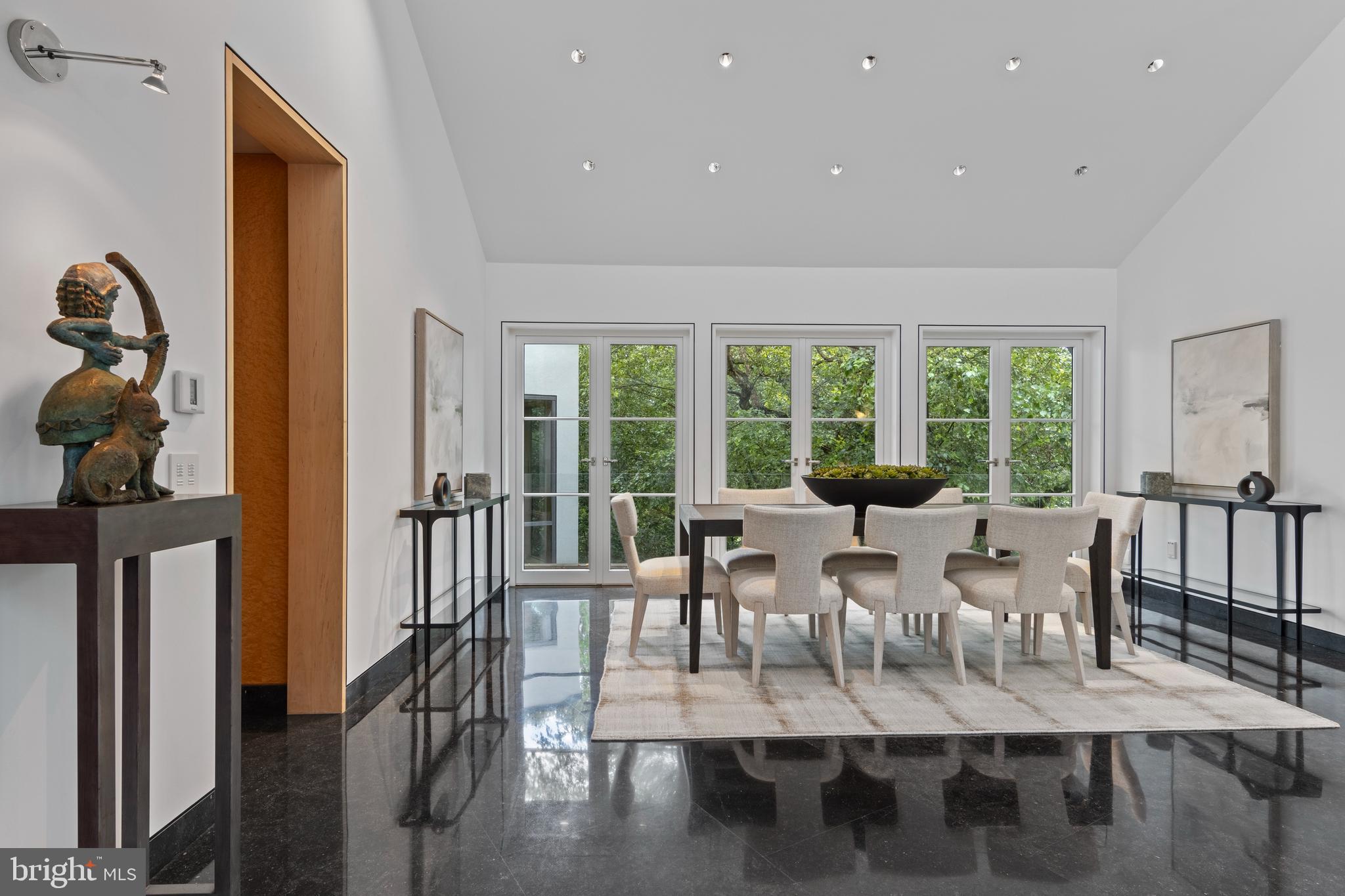 RAVENSCLIFF - Residential