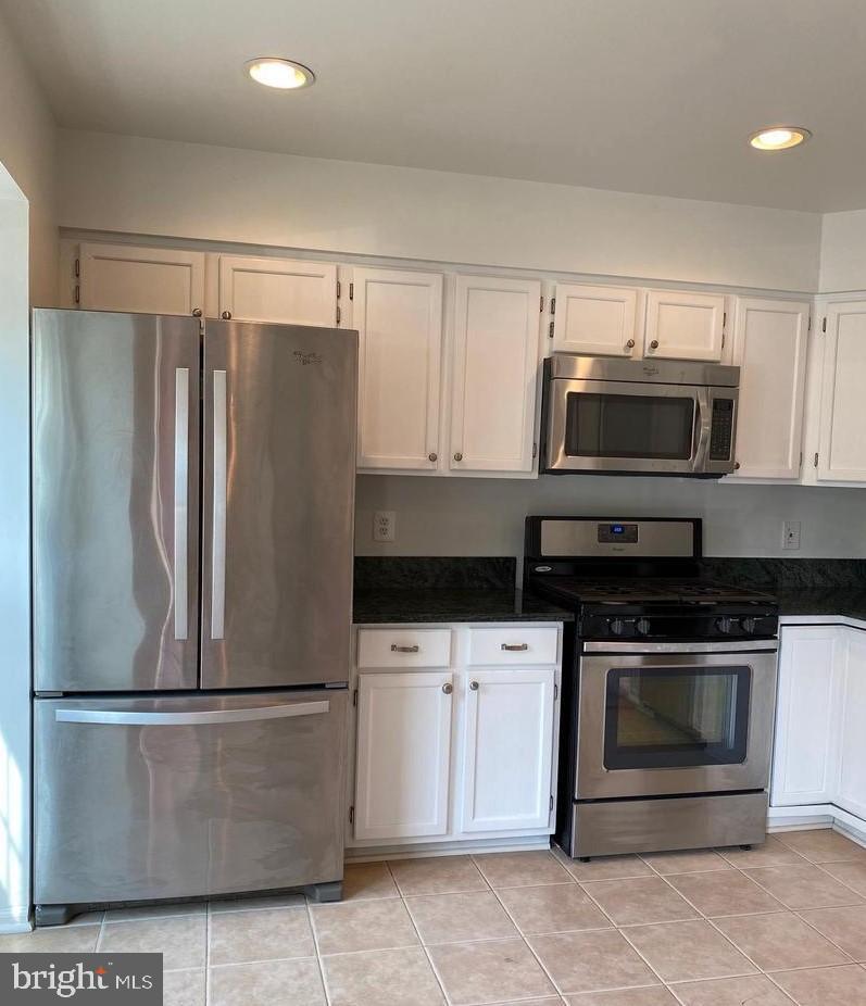 WOODGATE MANOR - Residential Lease